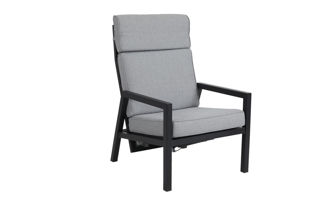 Der Gartensessel Belfort überzeugt mit seinem modernen Design. Gefertigt wurde er aus Metall, welches einen schwarzen Farbton besitzt. Der Sessel wird inklusive des Kissens geliefert. Die Sitzhöhe des Sessels beträgt 45 cm.