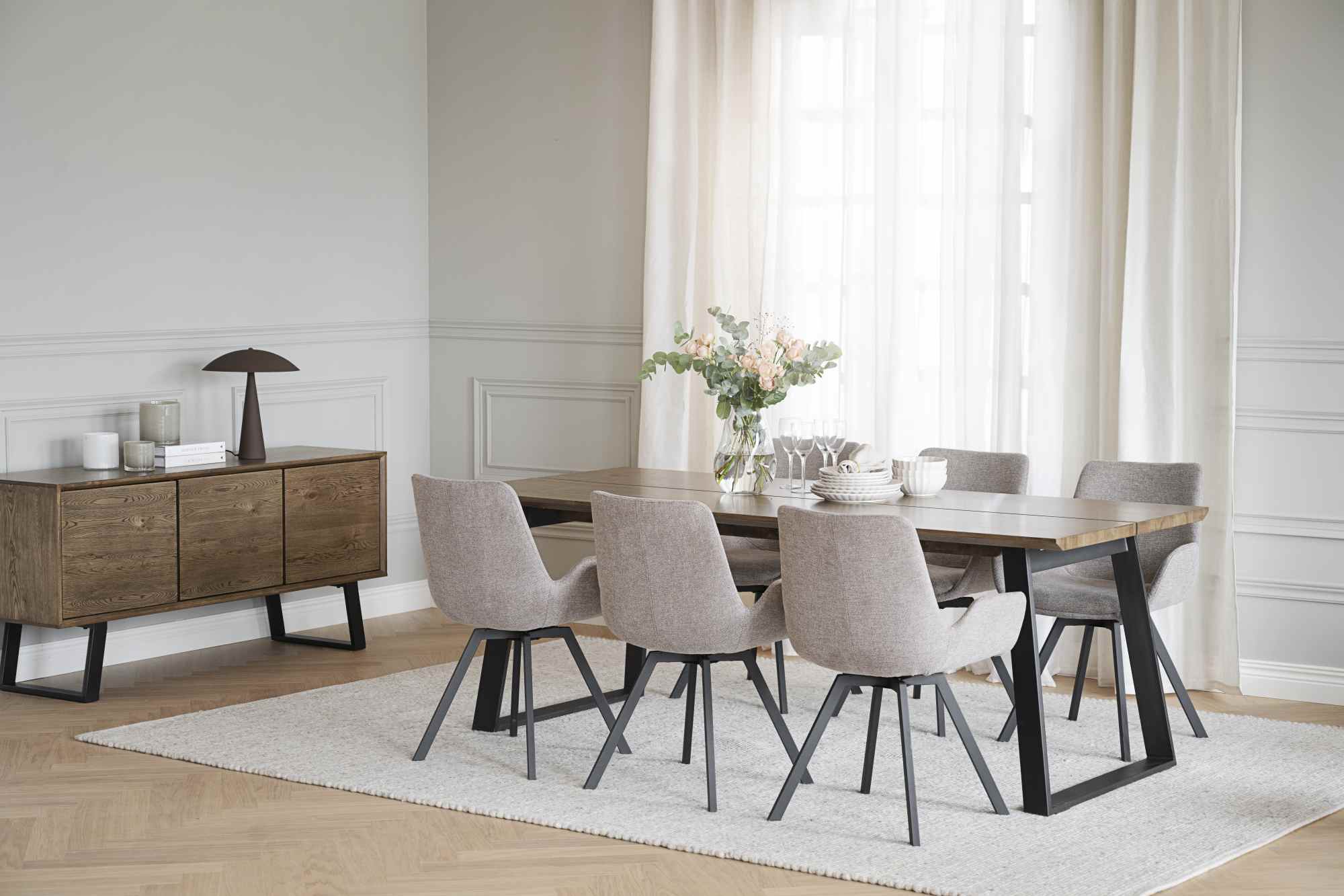 Komfortabel & schön – Esstisch Melville 210x95cm, Wildeiche Braun.