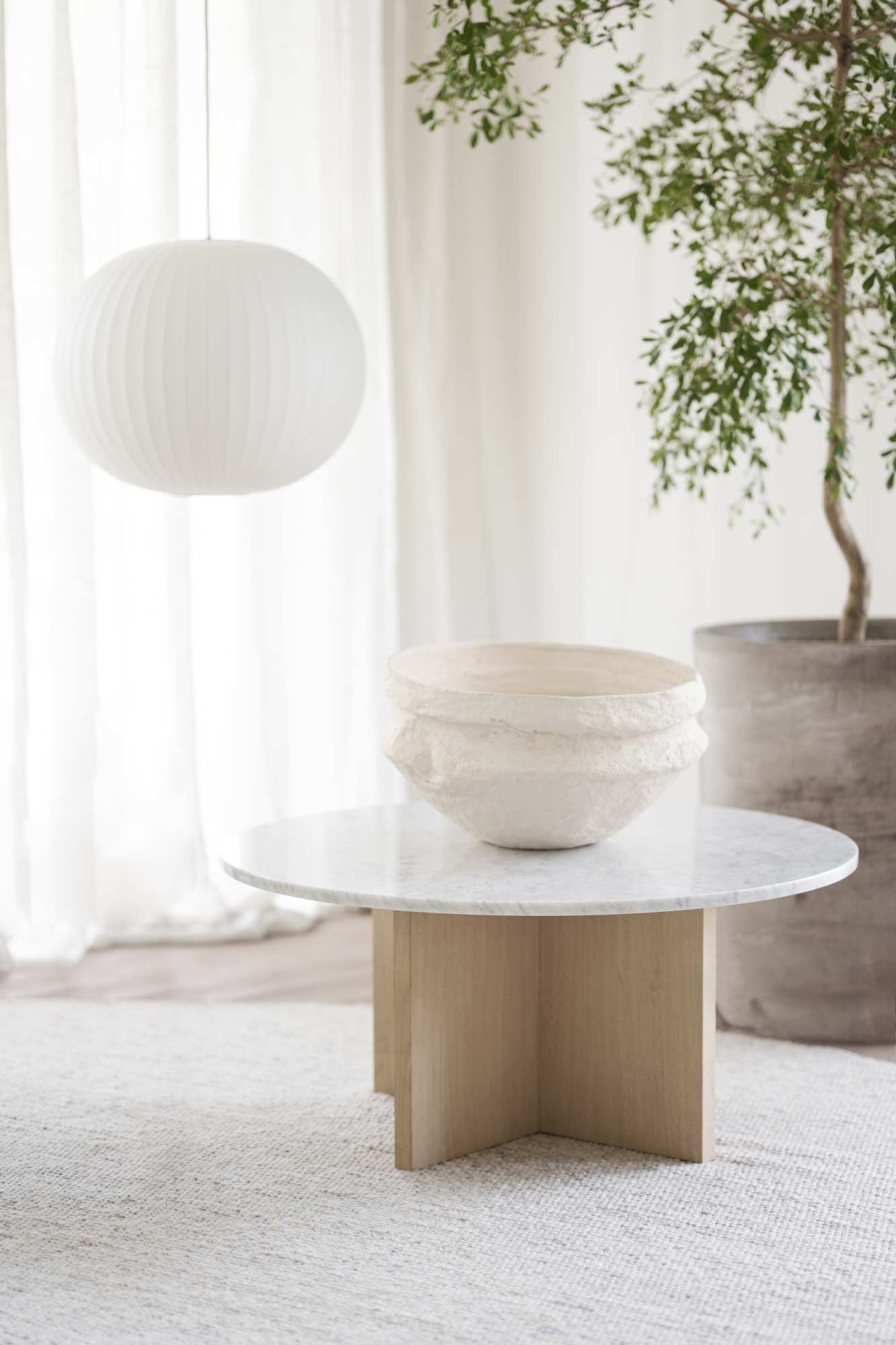 Couchtisch Brooksville, Marmor Rund 90cm, Weiß / Weiß – überzeugt mit zeitlosem Stil.