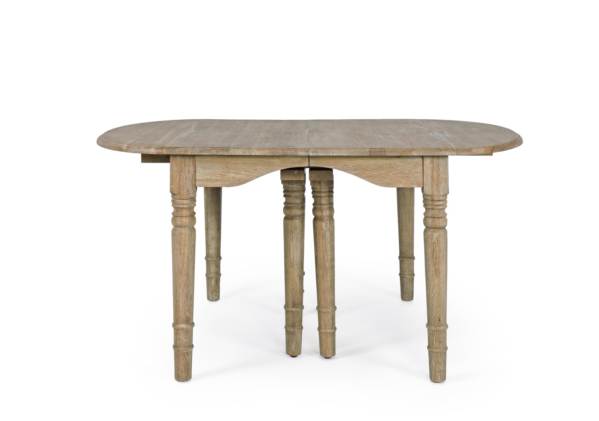 Der Esstisch Bedford überzeugt mit seinem klassischem Design. Gefertigt wurde er aus Eichenholz, welches einen natürlichen Farbton besitzt. Der Tisch ist ausziehbar von einer Länge von 152 cm auf 382 cm.