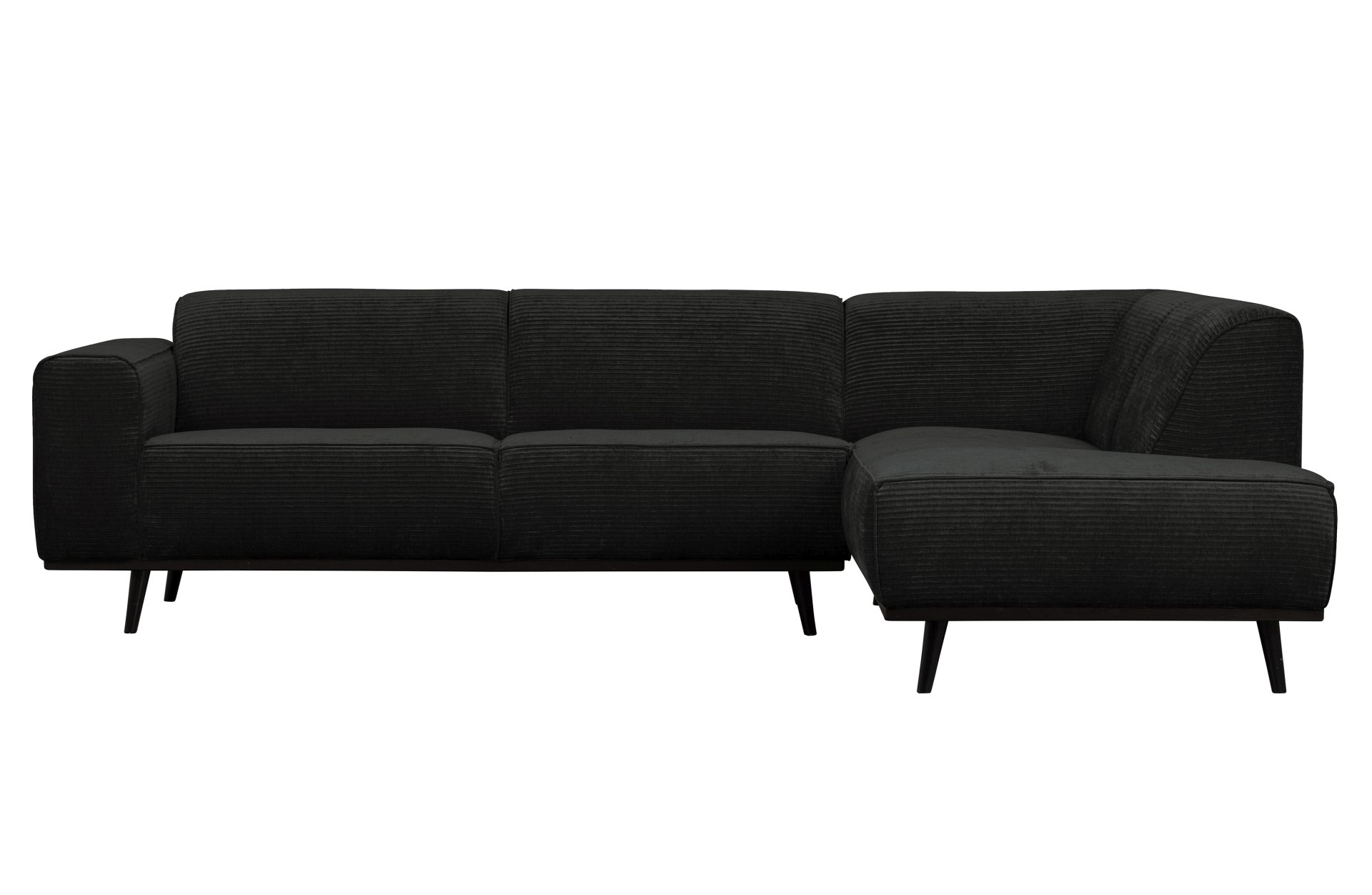 Das Ecksofa Statement überzeugt mit seinem modernen Design. Gefertigt wurde es aus gewebten Jacquard, welches einen Graphit Farbton besitzen. Das Gestell ist aus Birkenholz und hat eine schwarze Farbe. Das Sofa hat eine Breite von 274 cm.