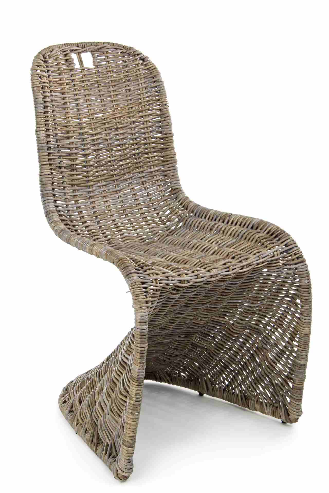 Der Stuhl Zacarias überzeugt mit seinem klassischem Design. Gefertigt wurde der Stuhl aus einem Kabu-Geflecht, welches einen natürlichen Farbton besitzt. Die Sitzhöhe beträgt 46 cm und es zu empfählen den Stuhl nicht direkten Sonnenlicht auszusetzen.