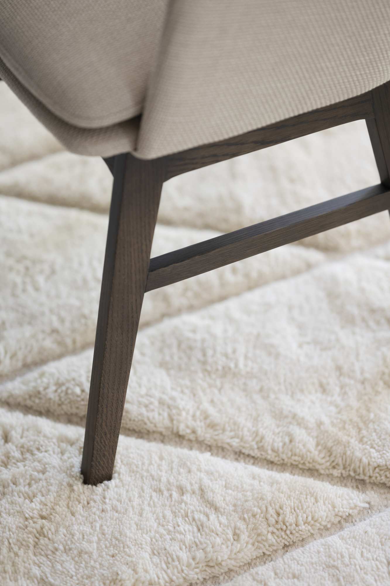 Edles Möbelstück: Stuhl Windham 2er Set mit Armlehnen, Beige / Braun für stilvolle Einrichtung.