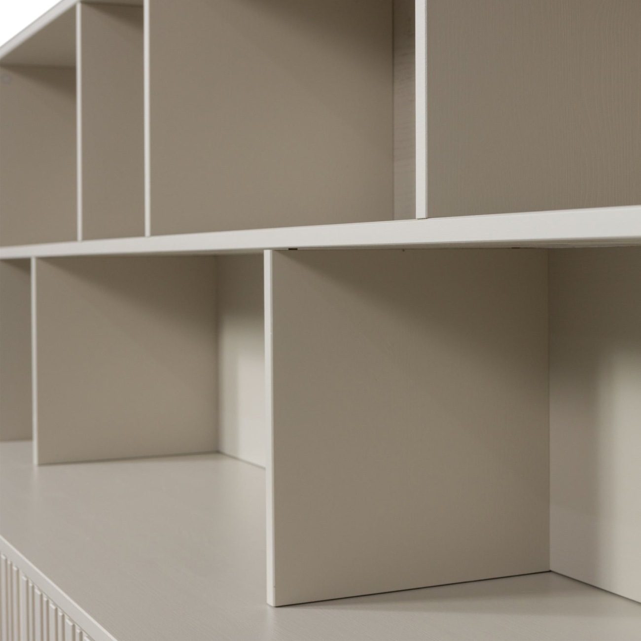 Aufsatzschrank New Gravure aus Kiefernholz, Dust