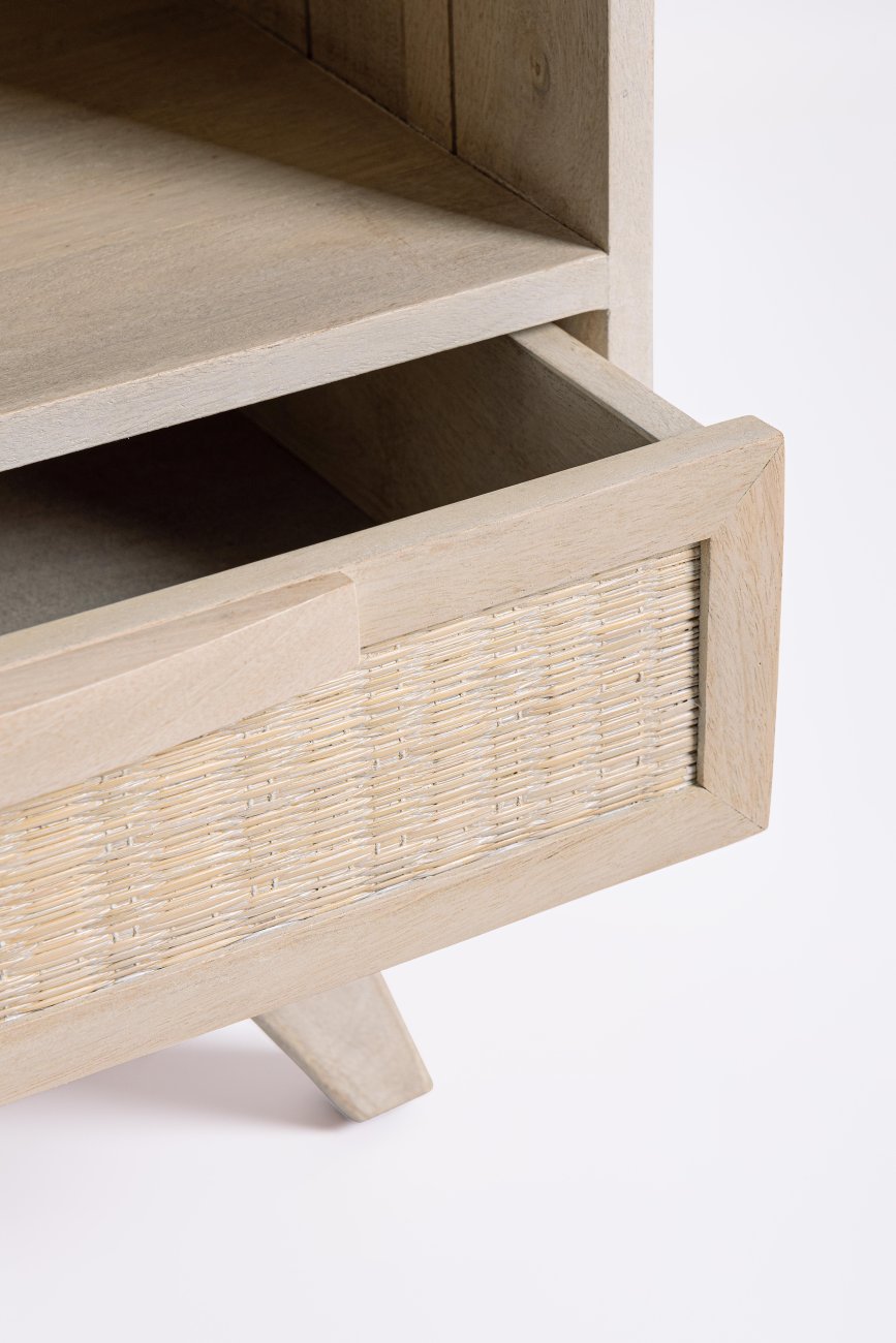 Nachttisch Sahana aus Mangoholz, Geschlossen