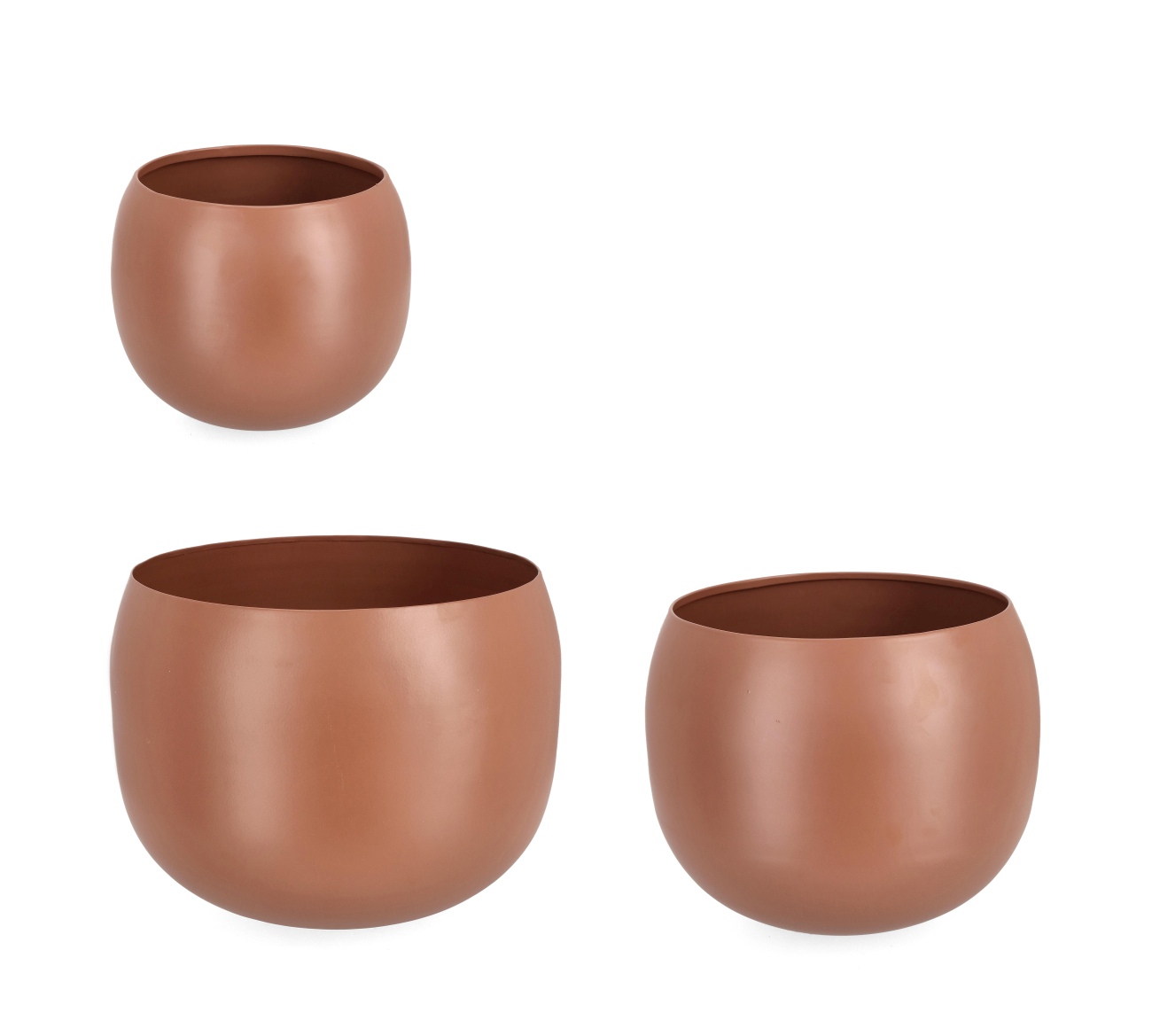 Die Outdoor Vase Keyra überzeugt mit ihrem modernen Design. Gefertigt wurde sie aus Metall, welches einen braunen Farbton besitzt. Die Vase besteht aus einem 3er Set in unterschiedlichen Größen.