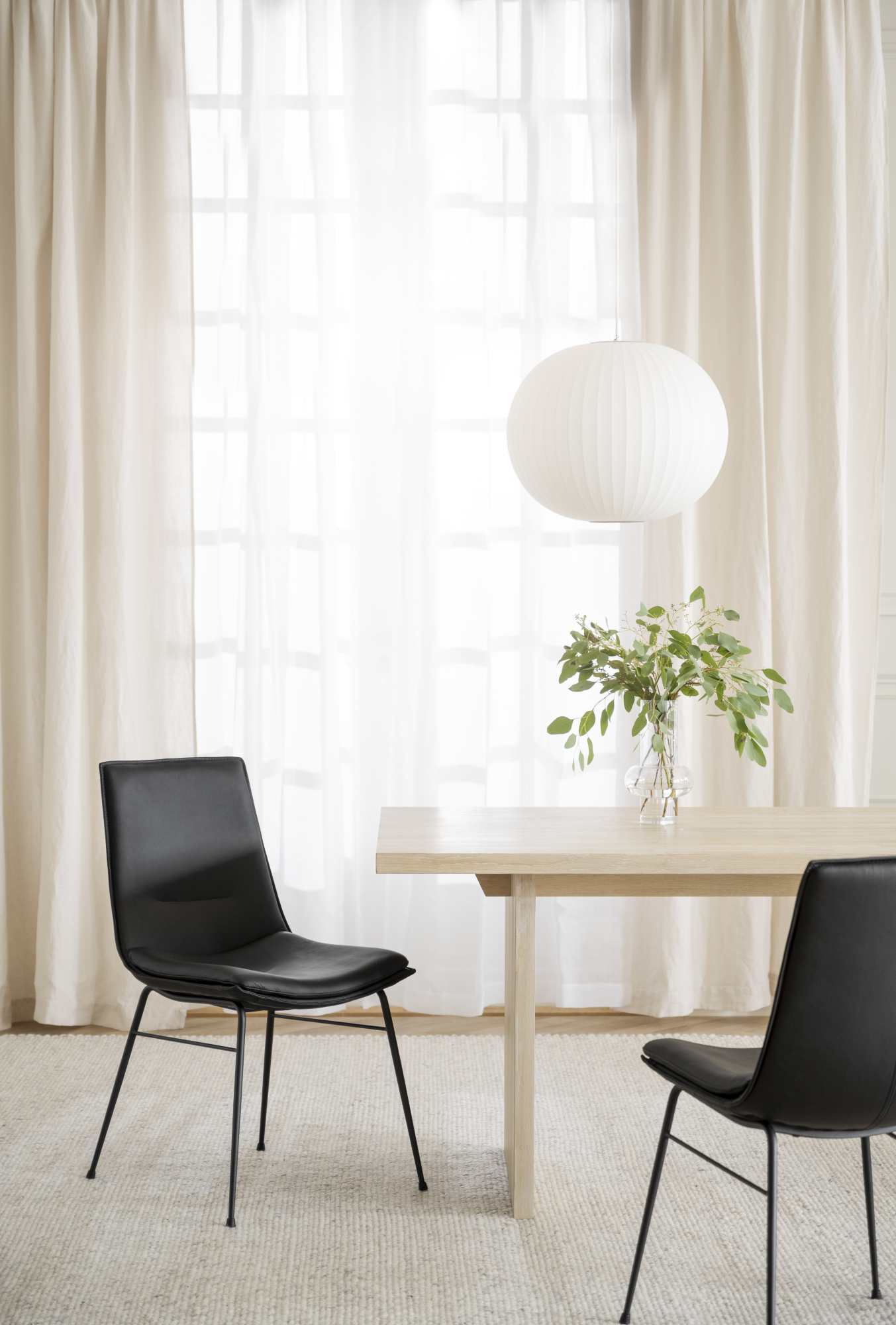 Design trifft Funktion: Stuhl Lowell 2er Set, Leder Schwarz.