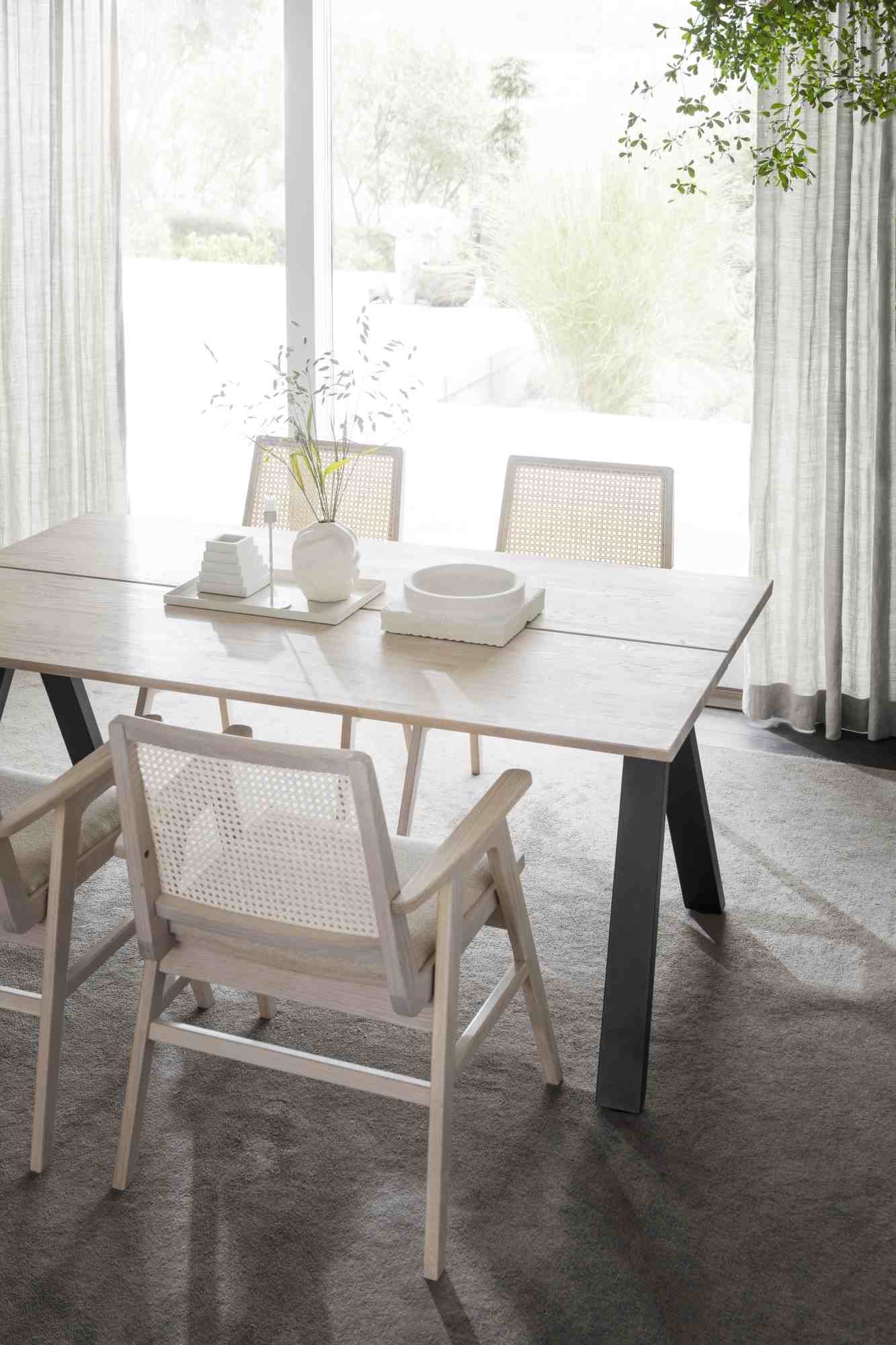 Esstisch Carradale A-Gestell, Eiche Weiß pigmentiert, 170x100cm – stilvoller Blickfang für Ihr Zuhause.