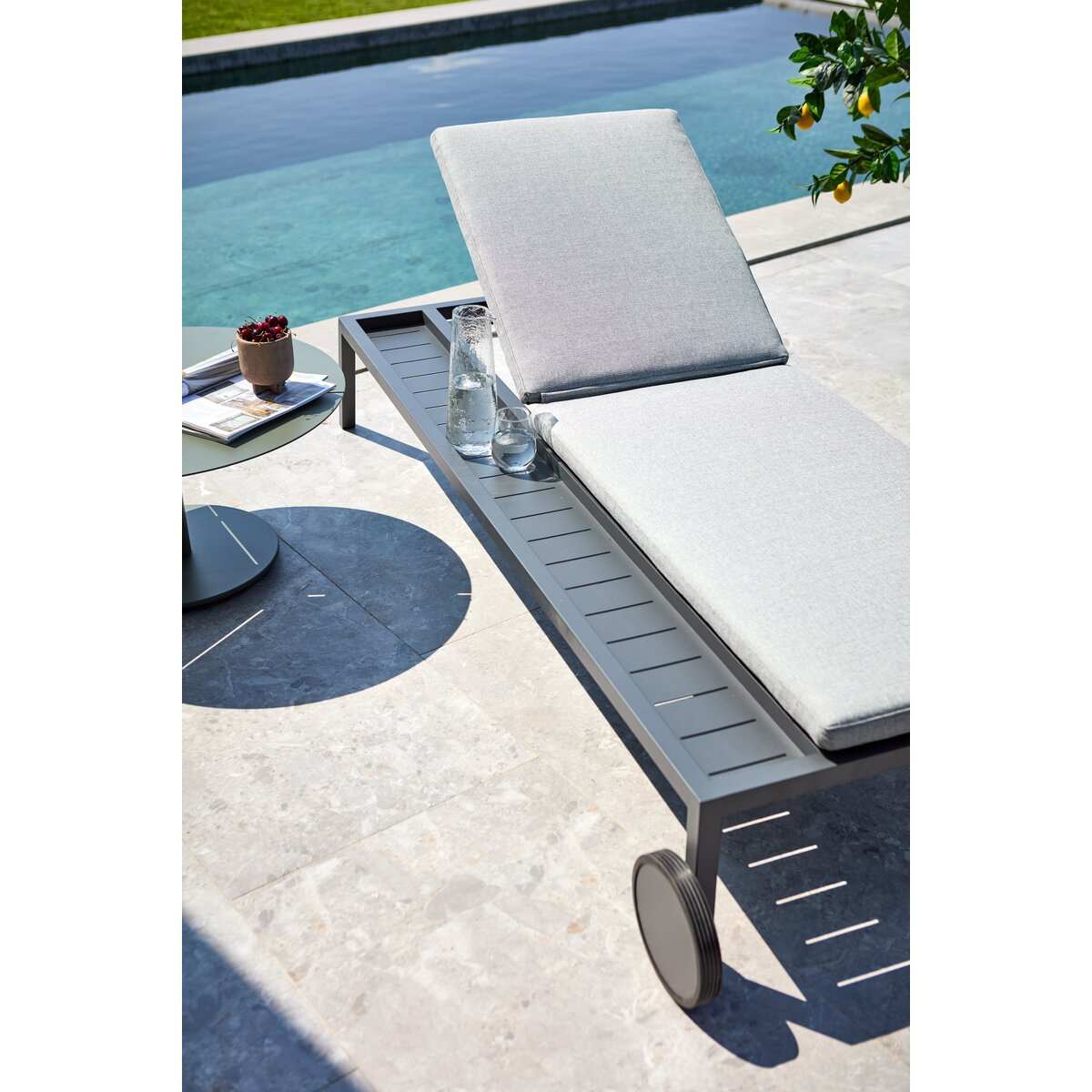Sonnenliege Samvaro Anthrazit/Pearl Grey - mit integrierter Ablage aus Aluminium & Olefin