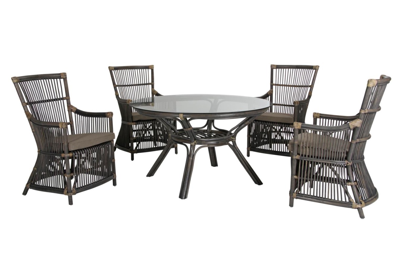 Der Gartenstuhl Benete überzeugt mit seinem modernen Design. Gefertigt wurde er aus Rattan, welches einen grauen Farbton besitzt. Das Gestell ist aus Metall und hat eine schwarze Farbe. Die Sitzhöhe des Stuhls beträgt 48 cm.