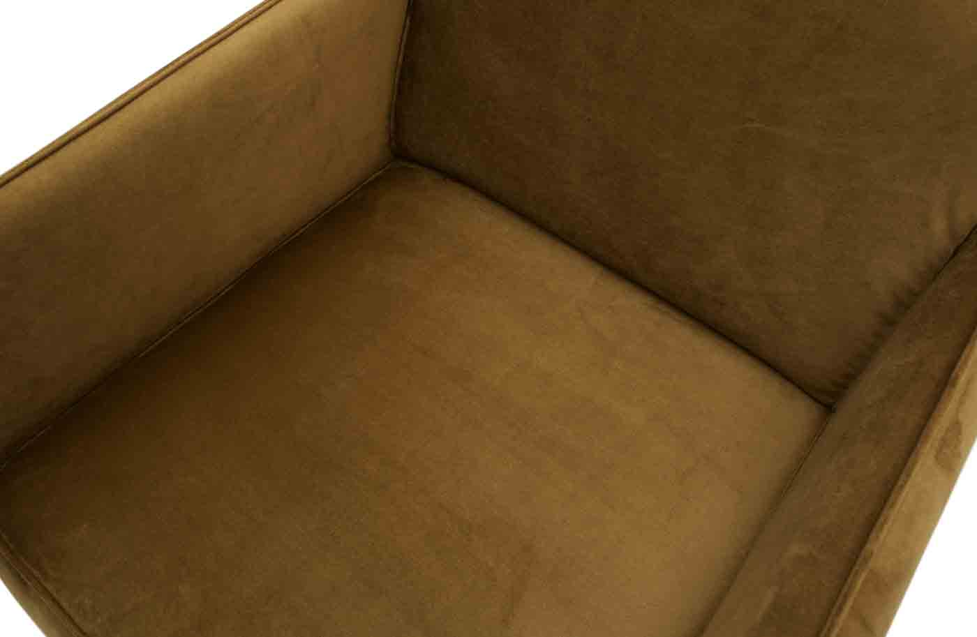 Sessel Statement mit Samt in einem zeitlosen Design. Hochwertige Verarbeitung und angenehmer Sitzkomfort durch die Federkernpolsterung