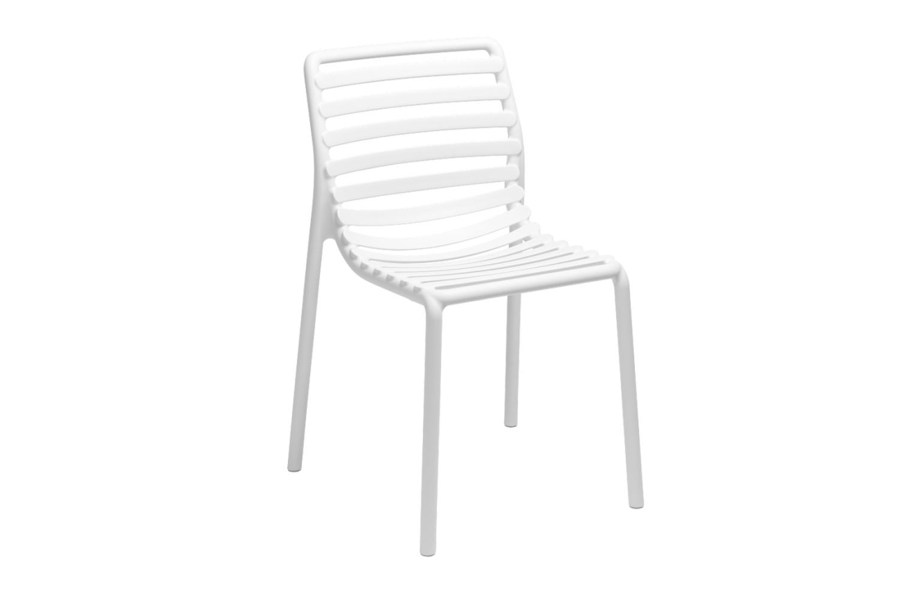 Der Gartenstuhl Bora überzeugt mit seinem modernen Design. Gefertigt wurde er aus Kunststoff, welches einen weißen Farbton besitzt. Das Gestell ist auch aus Kunststoff und hat eine weiße Farbe. Die Sitzhöhe des Stuhls beträgt 48 cm.