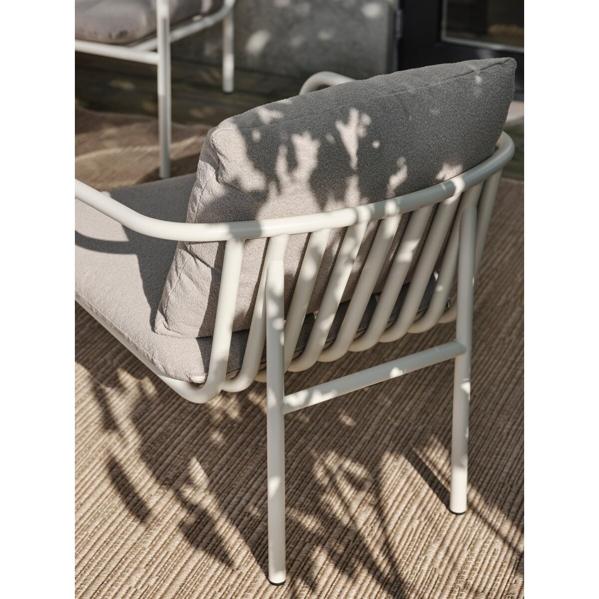 Gartensessel Bendt mit Kissen aus Aluminium, modern skandinavisch, perlweiß, komfortabel gepolstert