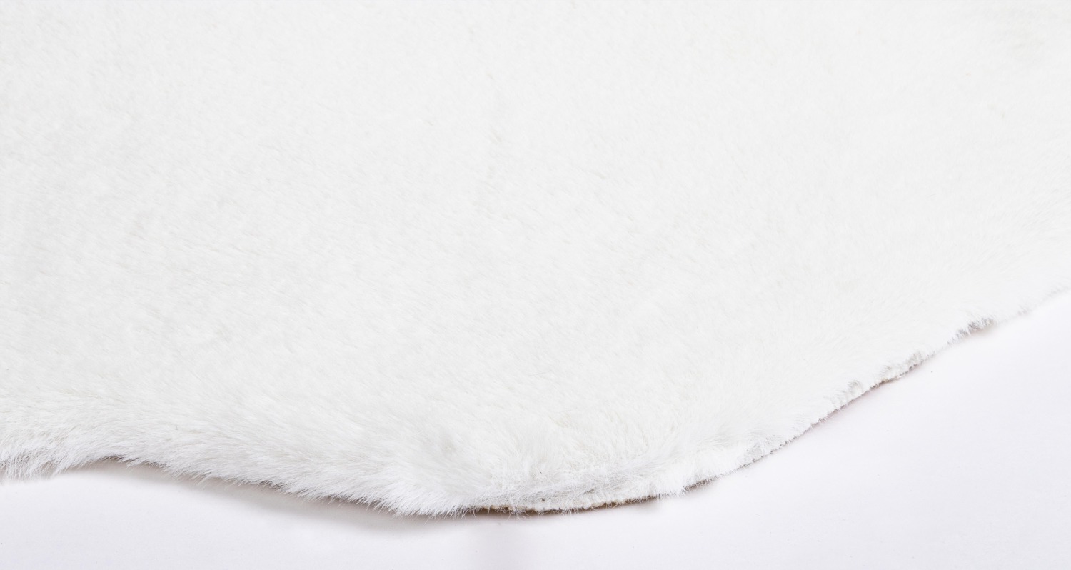 Der Teppich Kathlyn überzeugt mit seinem klassischen Design. Gefertigt wurde er aus 100% Polyester. Der Teppich besitzt einen weißen Farbton und die Maße von 60x90 cm.