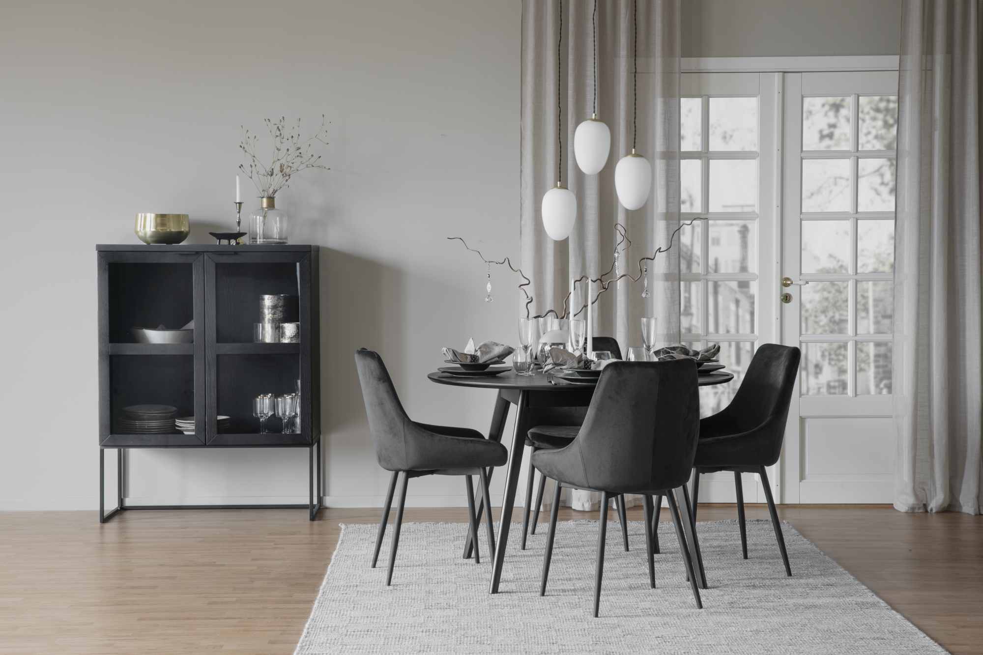 Stuhl Sierra Samt 2er Set, Schwarz – modernes Design trifft Komfort.