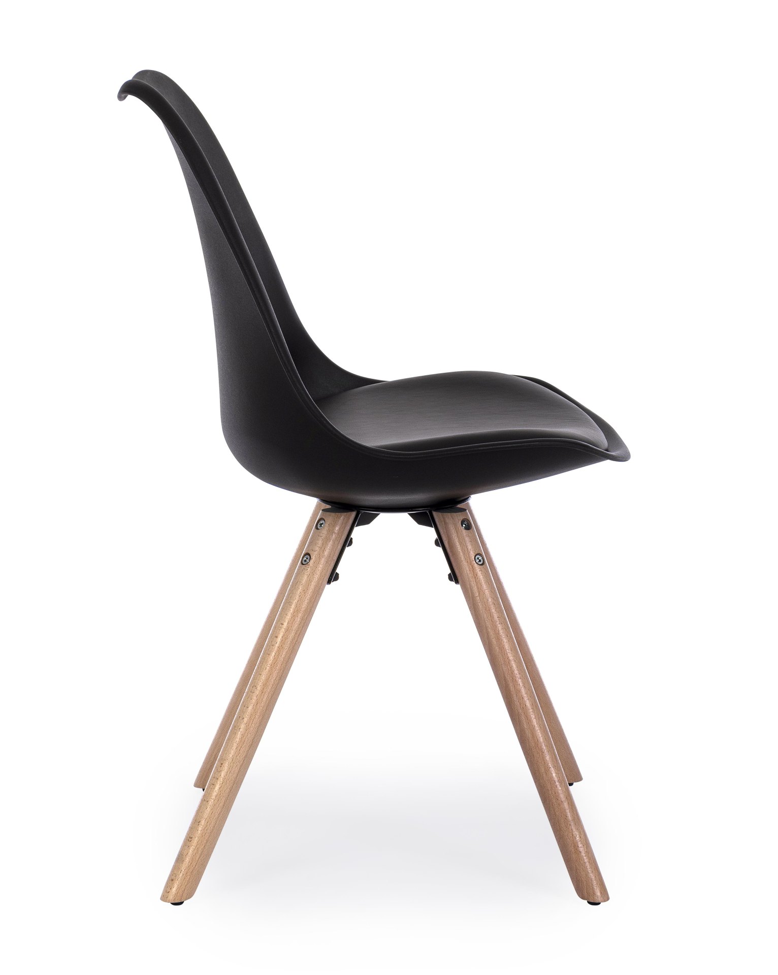 Der Stuhl New Trend überzeugt mit seinem modernem Design. Gefertigt wurde der Stuhl aus Kunststoff, welcher einen schwarzen Farbton besitzt. Das Gestell ist aus Buchenholz. Die Sitzhöhe des Stuhls ist 49 cm