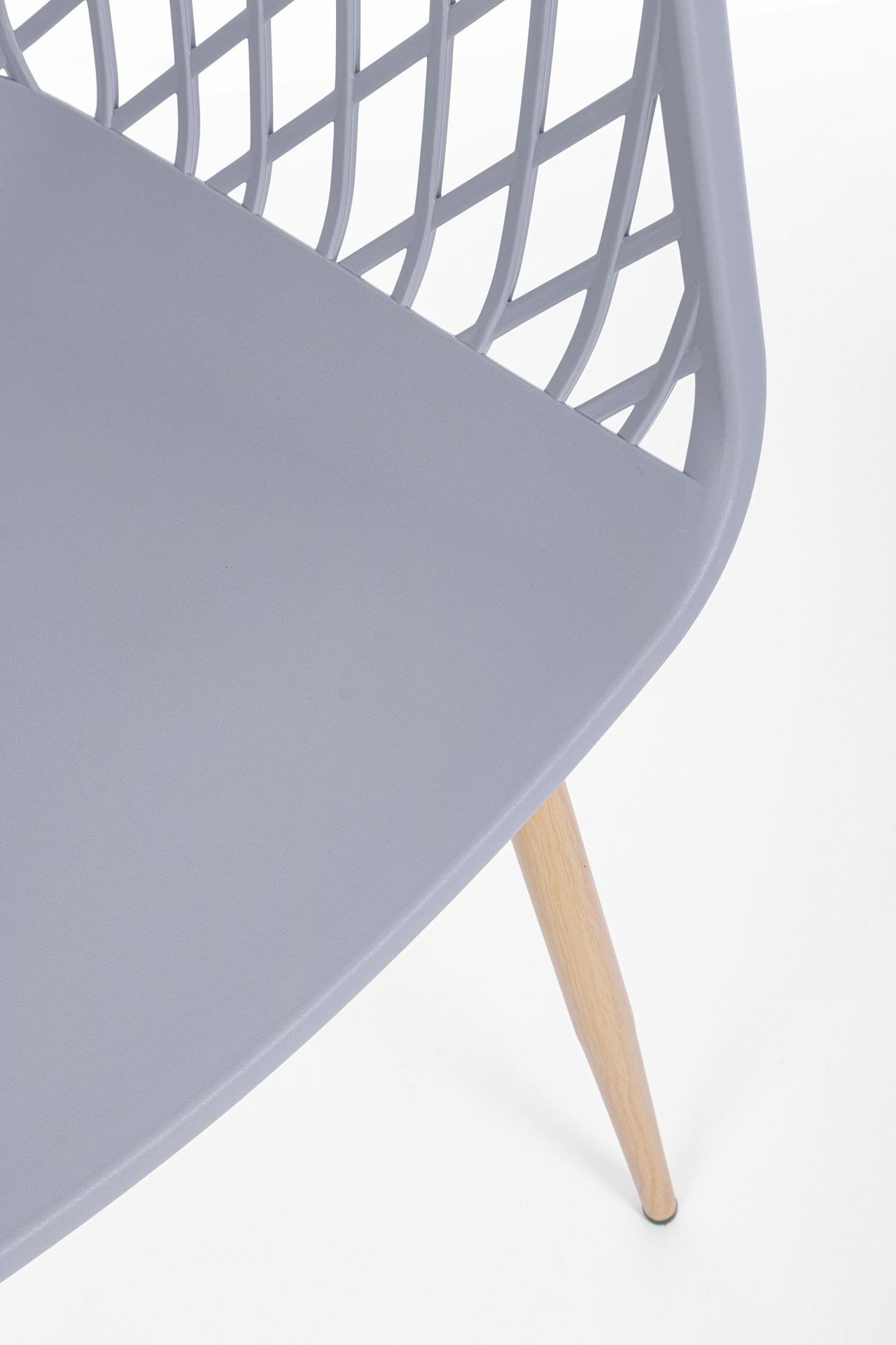 Der Stuhl Optik wurde aus Kunststoff gefertigt, welcher einen grauen Farbton besitzt. Das Gestell ist aus Metall und hat eine Holz-Optik. Das Design des Stuhls ist modern gehalten. Die Sitzhöhe beträgt 44 cm.