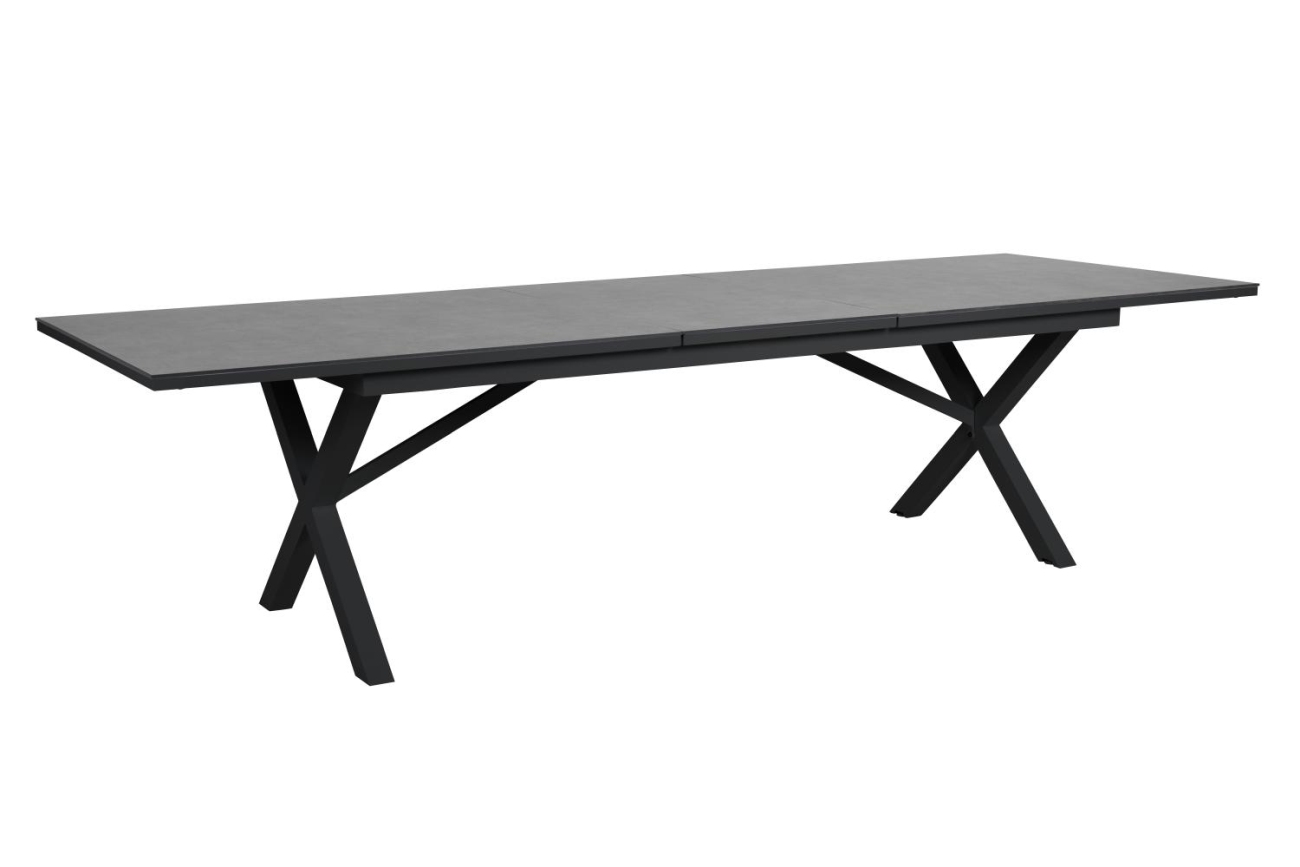 Der Gartenesstisch Hillmond überzeugt mit seinem modernen Design. Gefertigt wurde die Tischplatte aus Granit und besitzt einen schwarze Farbton. Das Gestell ist auch aus Metall und hat eine schwarze Farbe. Der Tisch besitzt eine Länger von 238 cm welche b