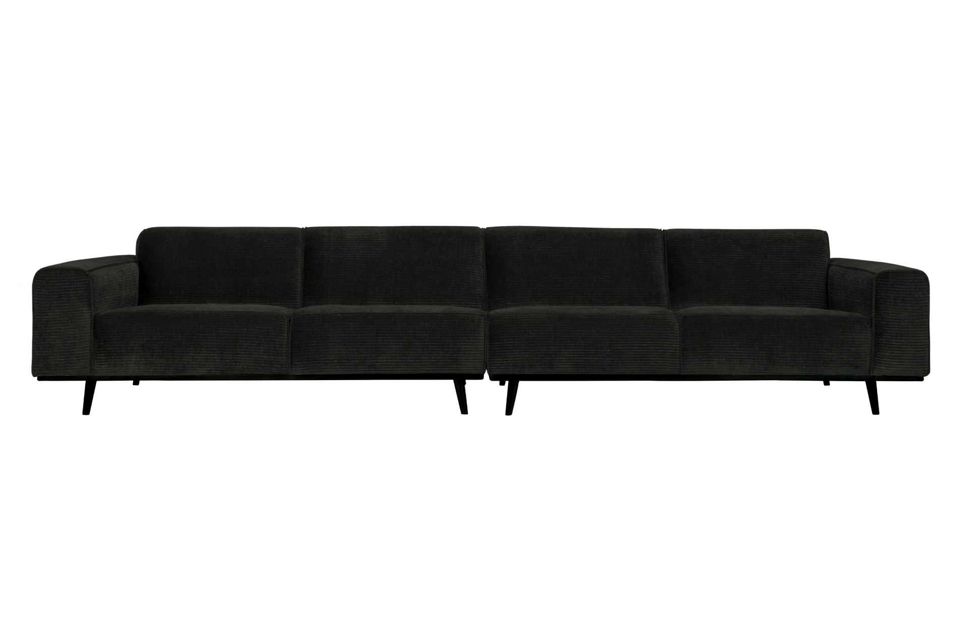 Das Sofa Statement überzeugt mit seinem modernen Design. Gefertigt wurde es aus gewebten Jacquard, welches einen Graphit Farbton besitzen. Das Gestell ist aus Birkenholz und hat eine schwarze Farbe. Das Sofa hat eine Breite von 372 cm.
