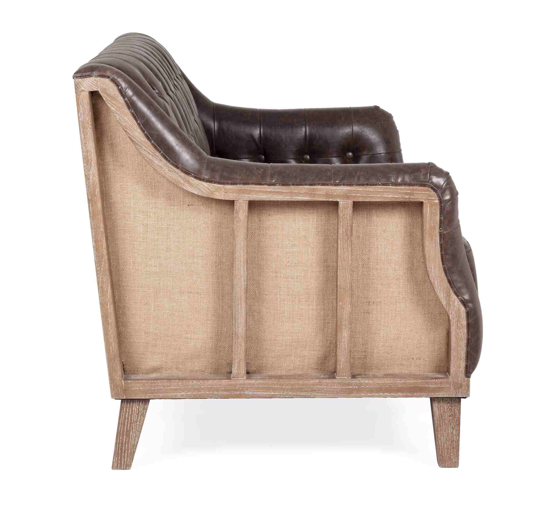 Das Sofa Raymond überzeugt mit seinem klassischen Design. Gefertigt wurde es aus Kunstleder, welches einen braunen Farbton besitzt. Das Gestell ist aus Eschenholz und hat eine natürliche Farbe. Das Sofa ist in der Ausführung als 2-Sitzer. Die Breite beträ