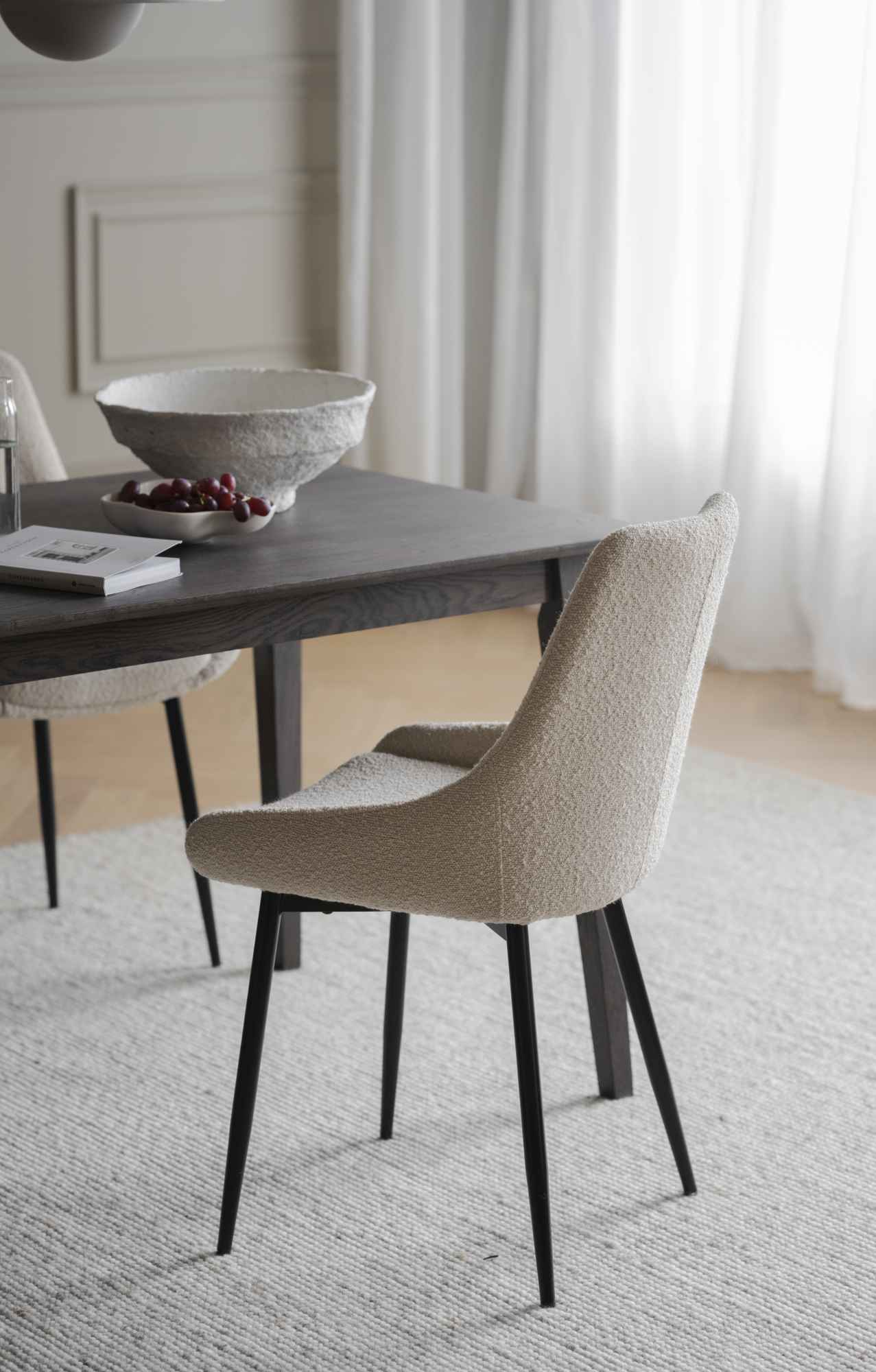 Edles Möbelstück: Stuhl Sierra 2er Set Boucle Beige für stilvolle Einrichtung.