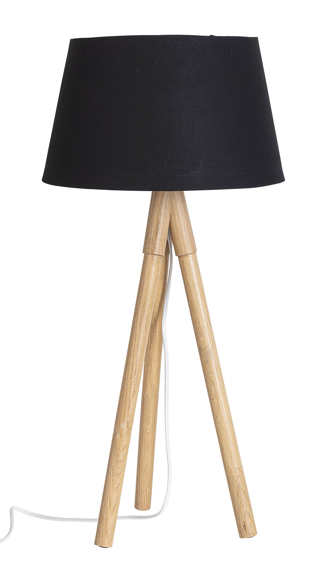 Die Tischleuchte Wallas überzeugt mit ihrem klassischen Design. Gefertigt wurde sie aus Tannenholz, welches einen schwarzen Farbton besitzt. Der Lampenschirm ist aus Terital und hat eine weiße Farbe. Die Lampe besitzt eine Höhe von 69 cm.