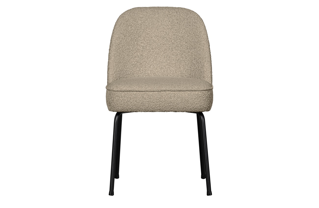 Der Esszimmerstuhl Vogue überzeugt mit seinem modernen Stil. Gefertigt wurde er aus Boucle-Stoff, welcher einen Beigen Farbton besitzt. Das Gestell ist aus Metall und hat eine schwarze Farbe. Der Stuhl besitzt eine Sitzhöhe von 50 cm.