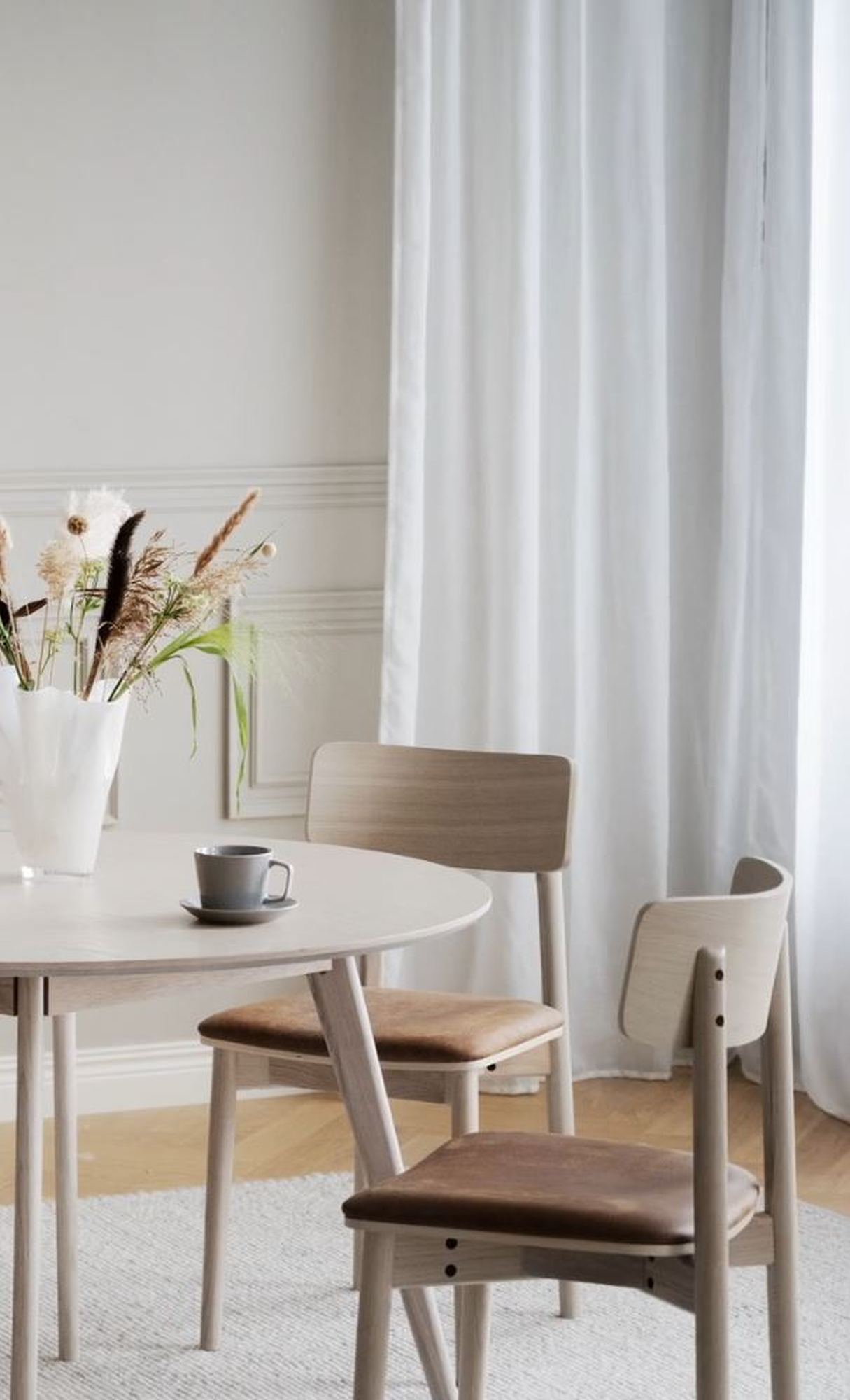 Machen Sie Ihr Zuhause komplett mit Stuhl Wolcott 2er Set, Eiche Whitewash / Braun.