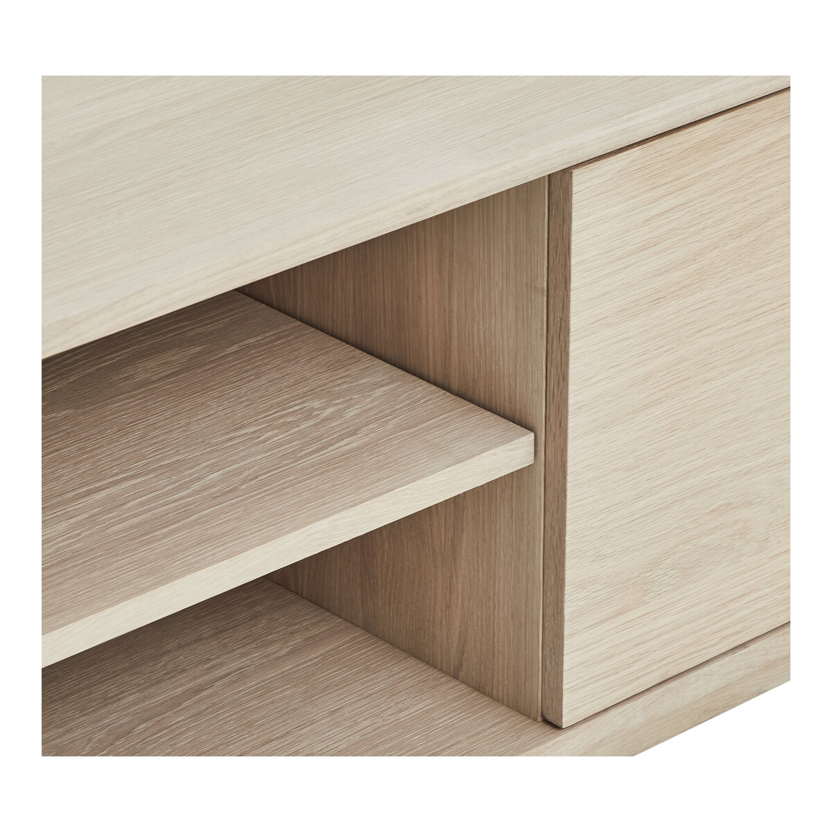 TV-Board Gorbin Eiche Whitewash 180 cm - mit Türen & Soft-Close