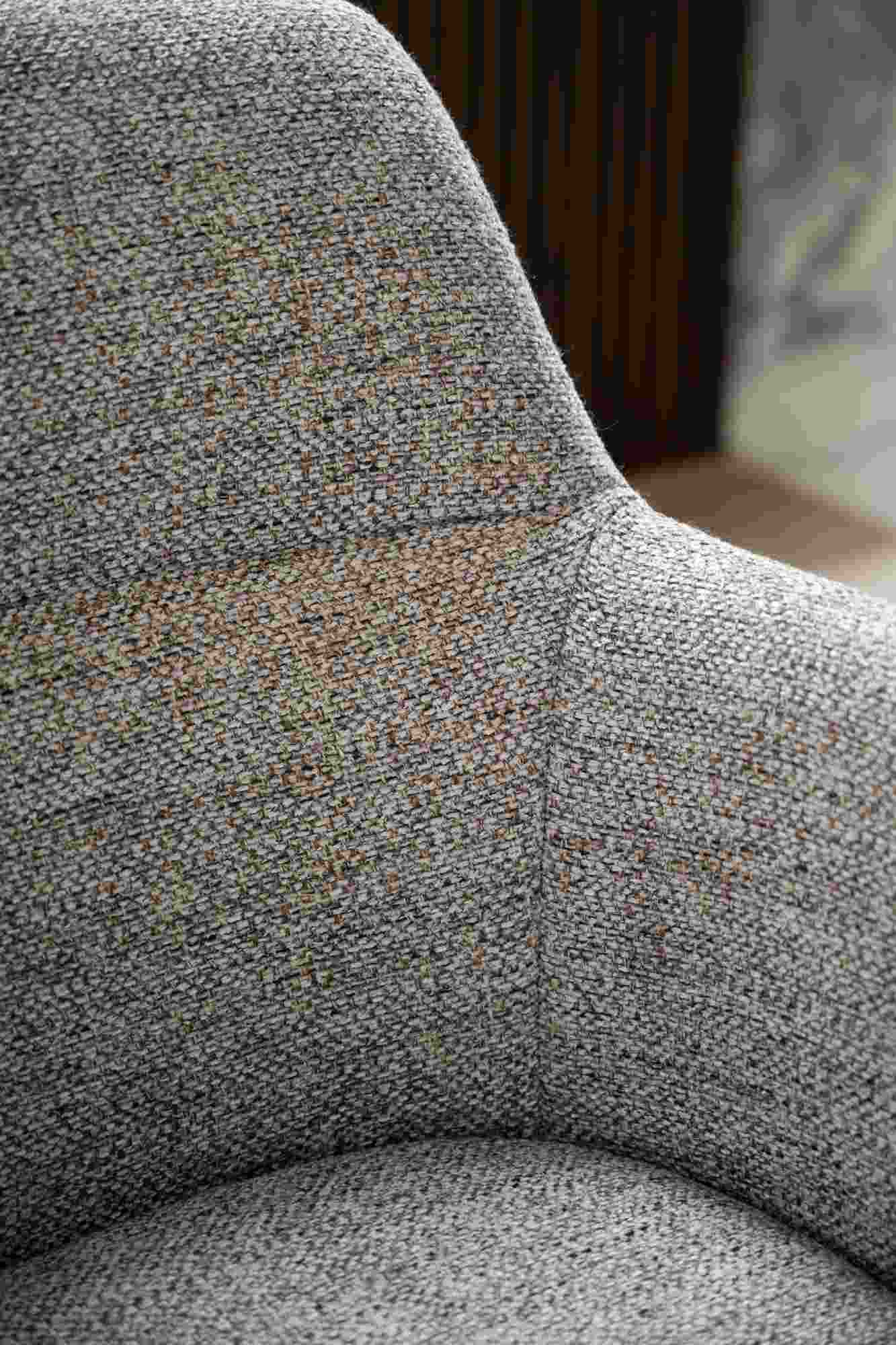 Stuhl Gladstone 2er Set mit Armlehnen, drehbar, Dunkelbeige passt perfekt in stilvolle Wohnräume.