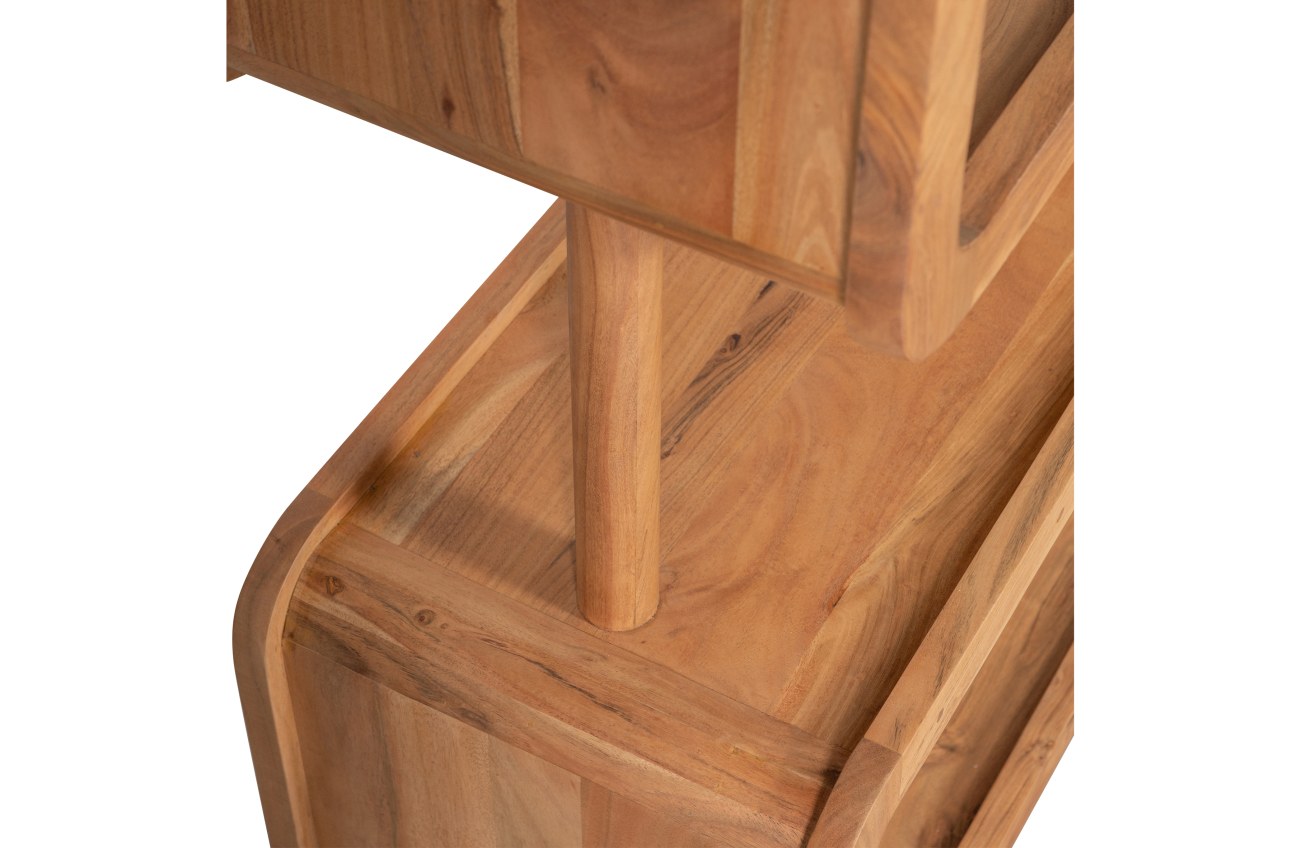Das Regal Rattle überzeugt mit seinem modernem Stil. Gefertigt wurde es aus Akazienholz, welches einen natürlichen Farbton besitzt. Das Regal besitzt vier Fächer und hat eine Größe von 82x160 cm.