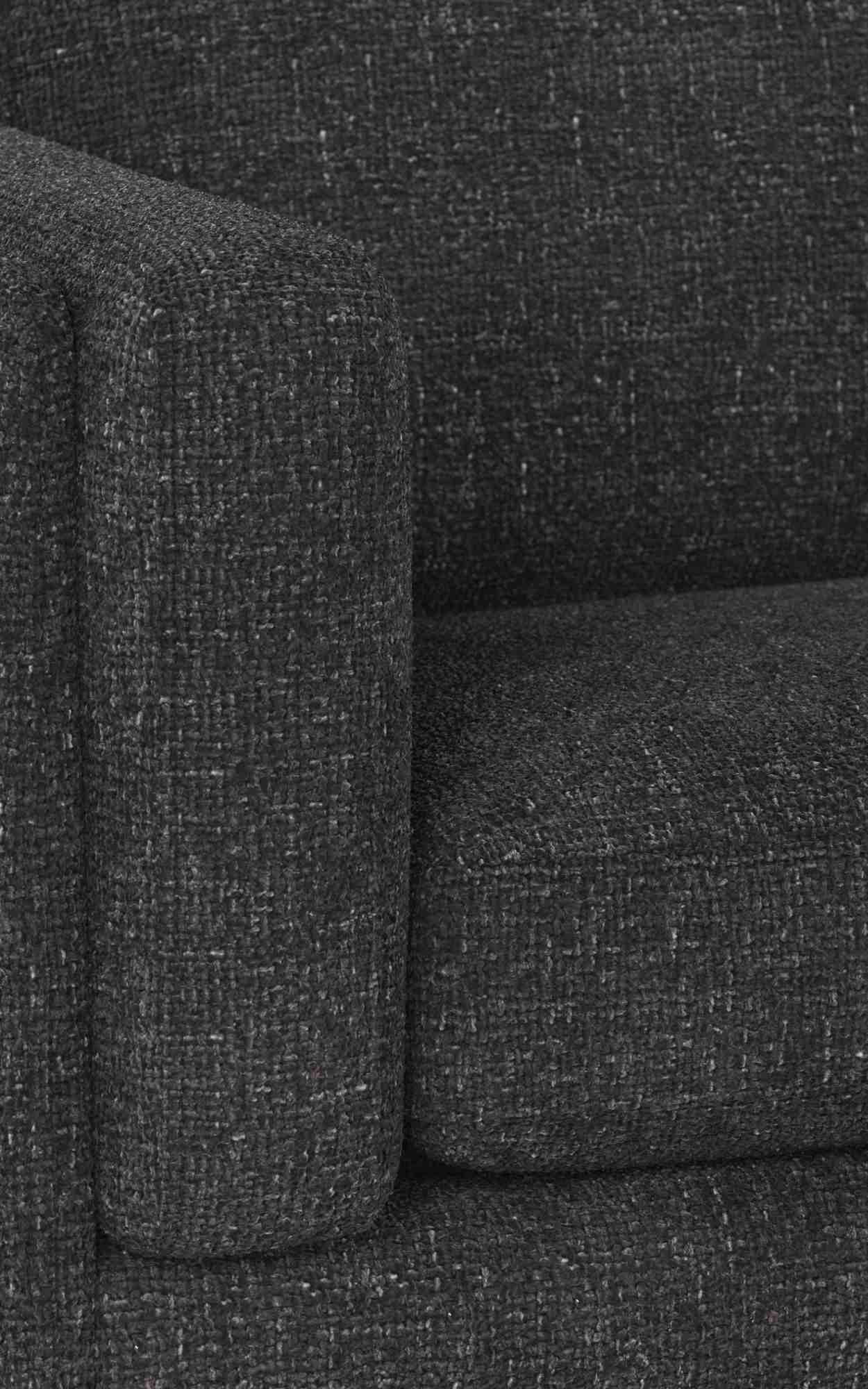 Jetzt entdecken: Sofa Braden 3-Sitzer, Beine Eiche, Bezug Robin Dunkelgrau mit hochwertiger Verarbeitung.