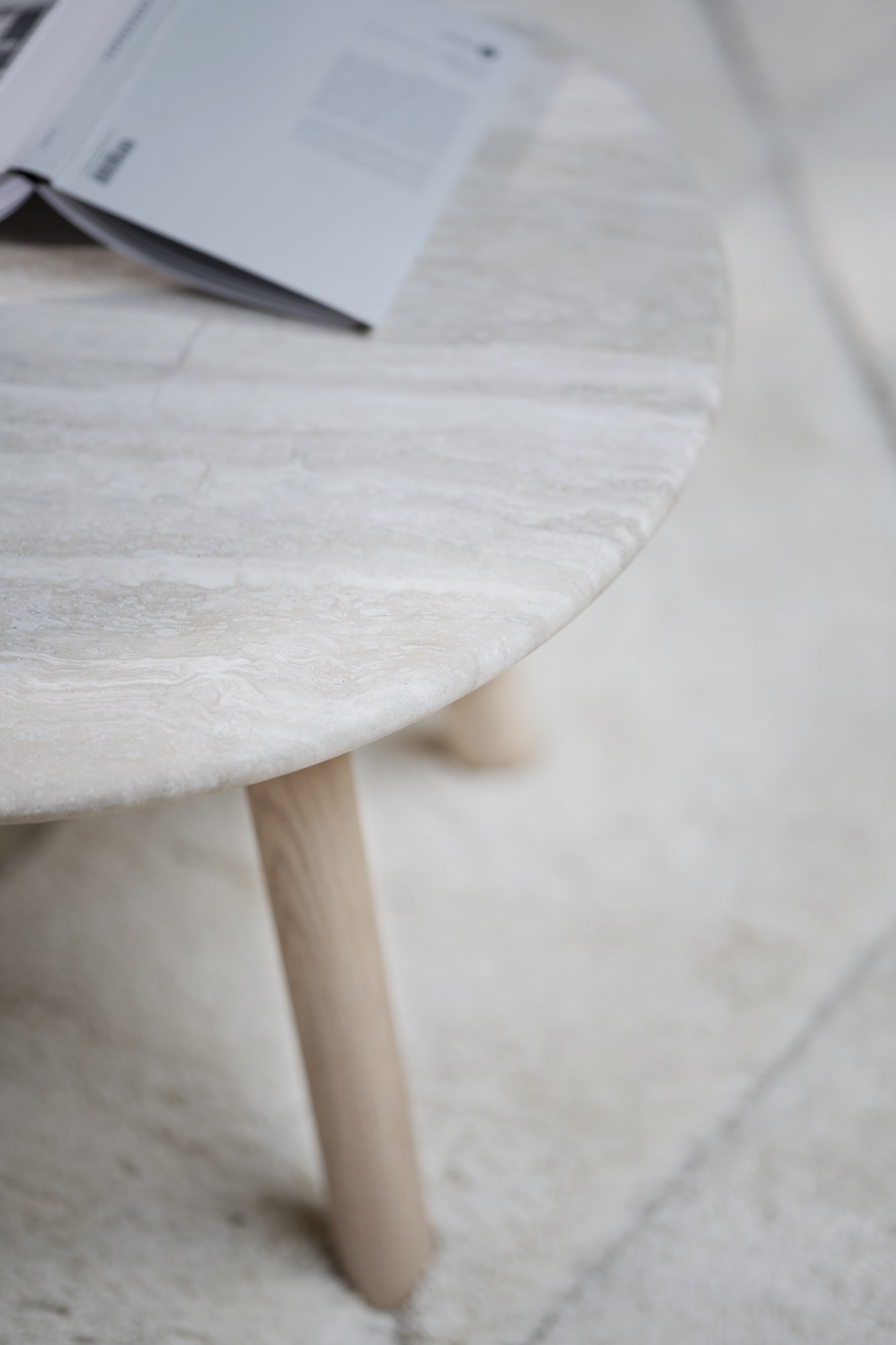 Komfortabel & schön – Couchtisch Taransay, 90x90x45cm, Beige / Weiß pigmentiert.
