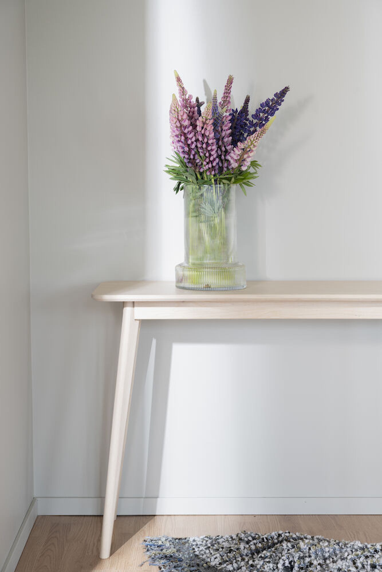 Konsole Yumi 120x40x75cm, Eiche Whitewash – modernes Design trifft Komfort.