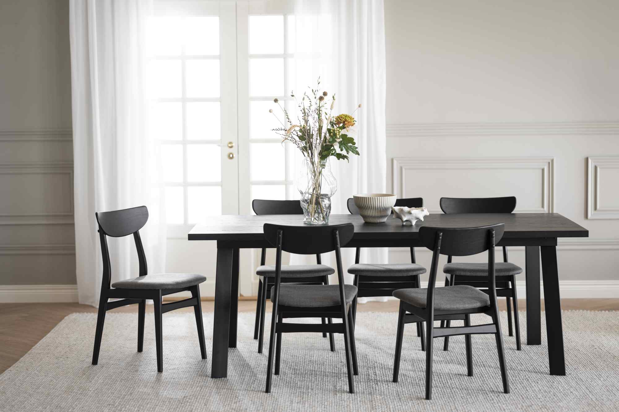 Edles Möbelstück: Esstisch Winnipeg 200x100cm, Eiche Schwarz für stilvolle Einrichtung.