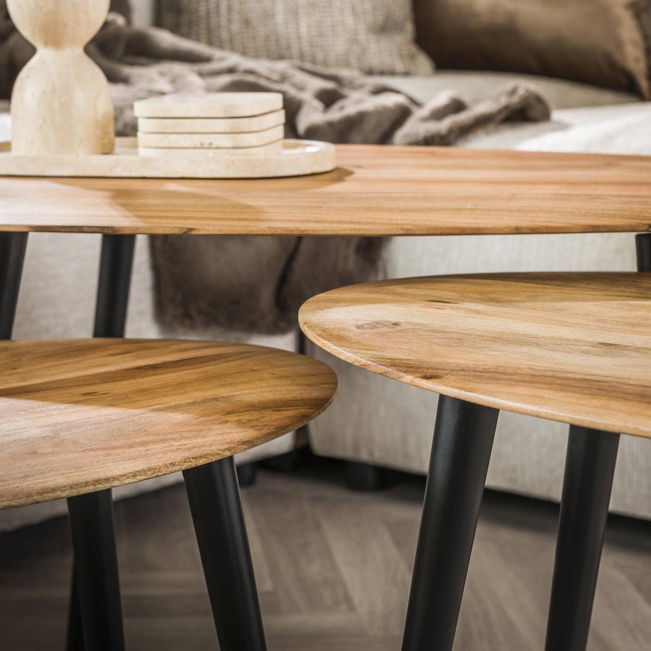 3er-Set Couchtisch Akanosh - Akazienholz massiv Natur