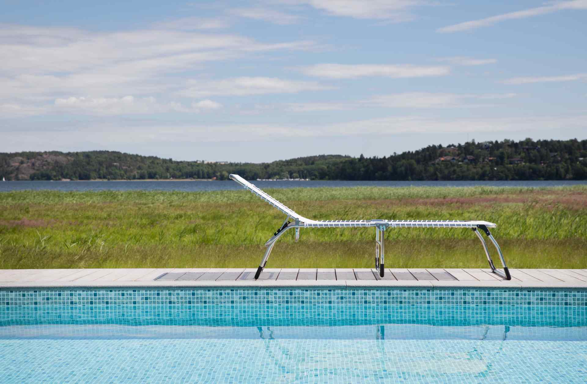 Dreibeinliege Amigo XXL aus Aluminium, Weiß