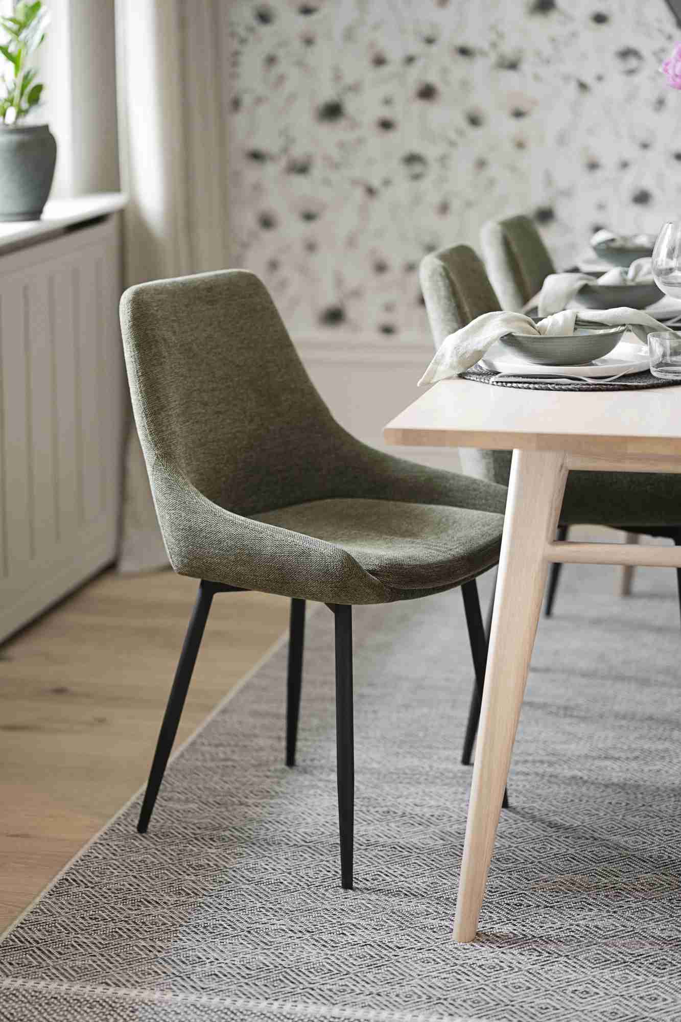Edles Möbelstück: Stuhl Sierra Stoff 2er Set, Grün für stilvolle Einrichtung.