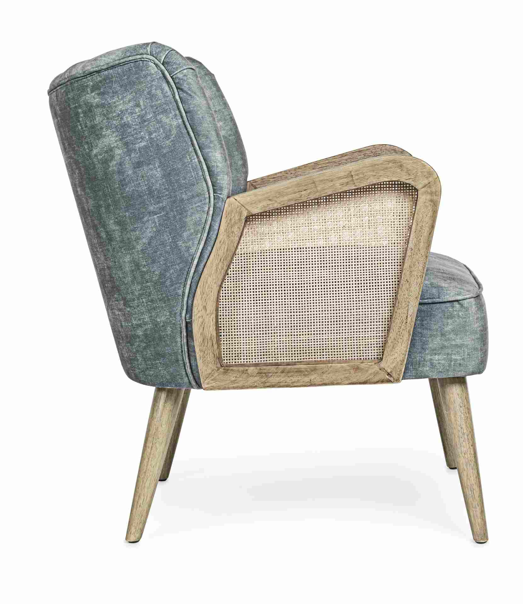 Der Sessel Virna überzeugt mit seinem modernen Design. Gefertigt wurde er aus Stoff in Samt-Optik, welcher einen blauen Farbton besitzt. Das Gestell ist aus Kautschukholz und hat eine natürliche Farbe. Der Sessel besitzt eine Sitzhöhe von 44 cm. Die Breit