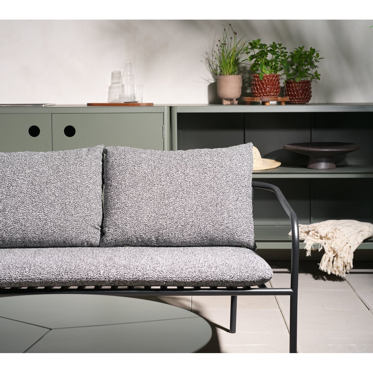 Gartensofa Bendt 2-Sitzer, Aluminium & Teddy-Stoff, Anthrazit/Schwarz