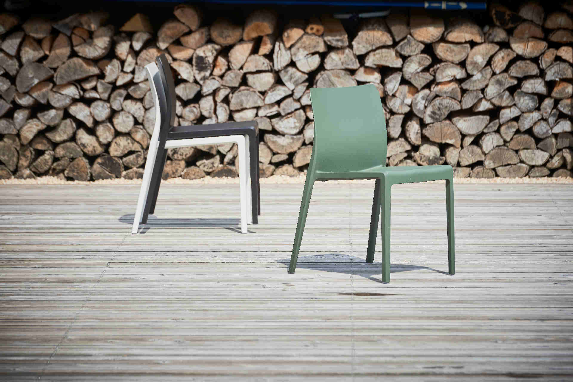 Stapelstuhl-mia-jankurtz-schwarz