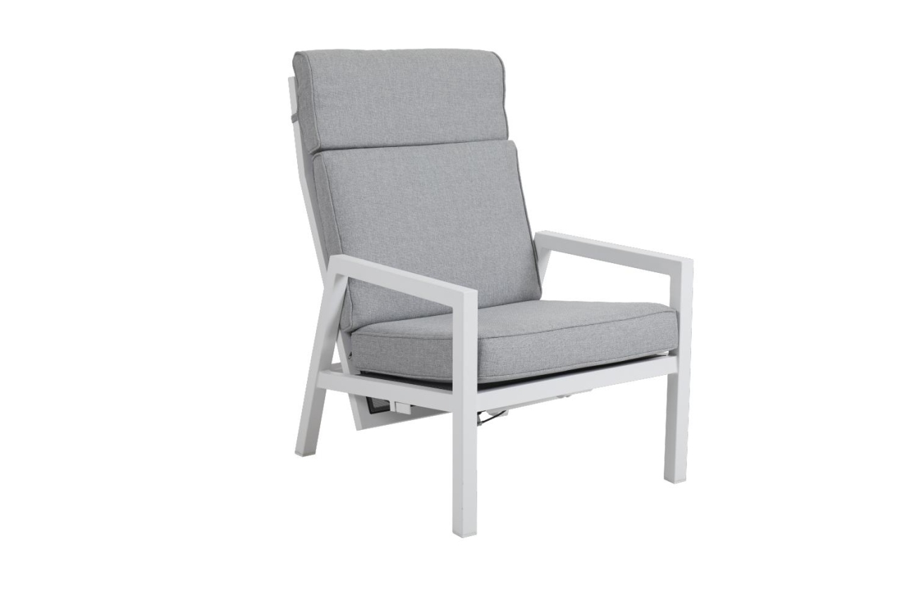 Der Gartensessel Belfort überzeugt mit seinem modernen Design. Gefertigt wurde er aus Metall, welches einen weißen Farbton besitzt. Der Sessel wird inklusive des Kissens geliefert. Die Sitzhöhe des Sessels beträgt 45 cm.