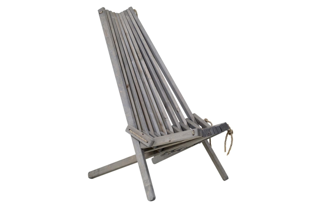 Der Gartenstuhl Ribbon überzeugt mit seinem modernen Design. Gefertigt wurde er aus Buchenholz, welcher einen grauen Farbton besitzt. Das Gestell ist auch aus Buchenholz und hat eine graue Farbe. Die Sitzhöhe des Stuhls beträgt 43 cm.