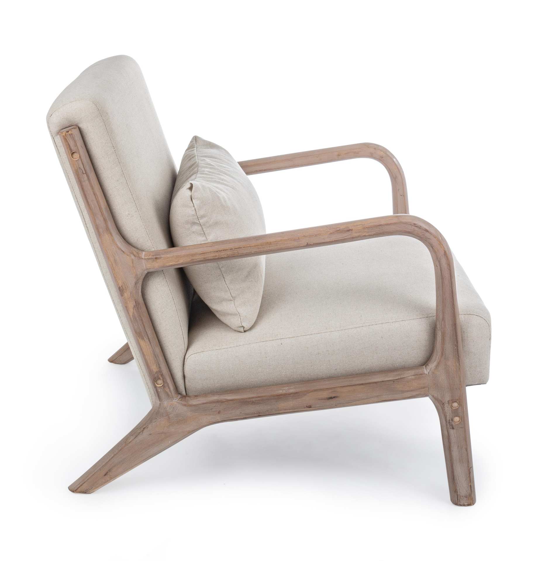 Der Sessel Ancilla überzeugt mit seinem klassischen Design. Gefertigt wurde er aus Stoff, welcher einen Beige Farbton besitzt. Das Gestell ist aus Kautschukholz und hat eine natürliche Farbe. Der Sessel besitzt eine Sitzhöhe von 34 cm. Die Breite beträgt 