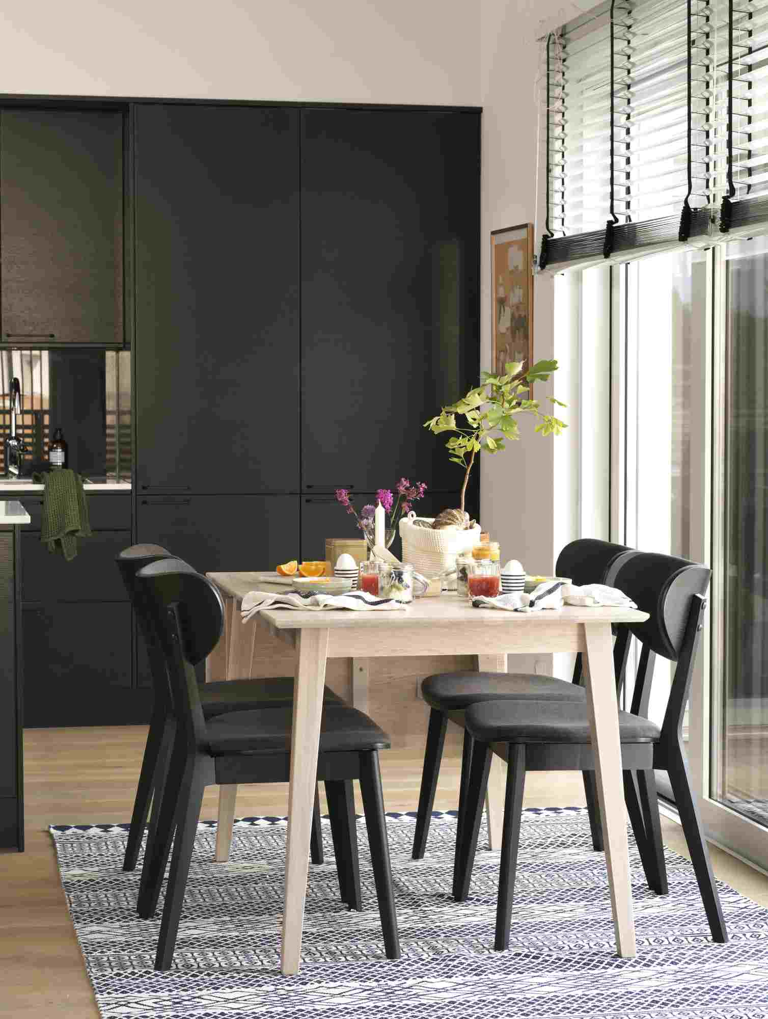 Klapptisch Filippa, 120/165x80cm, Eiche Weiß pigmentiert – stilvoller Blickfang für Ihr Zuhause.