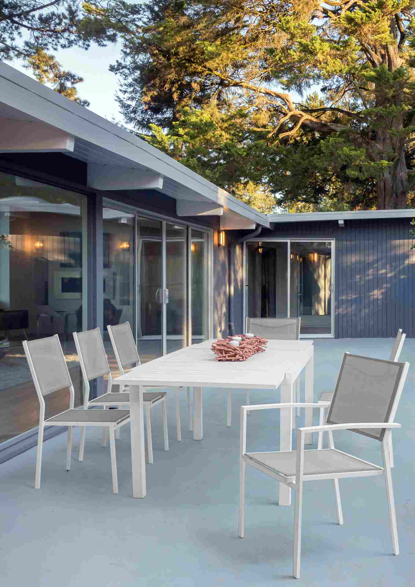 Zeitlos und moderne Gartentisch Hilde aus Aluminium mit Ausziehfunktion