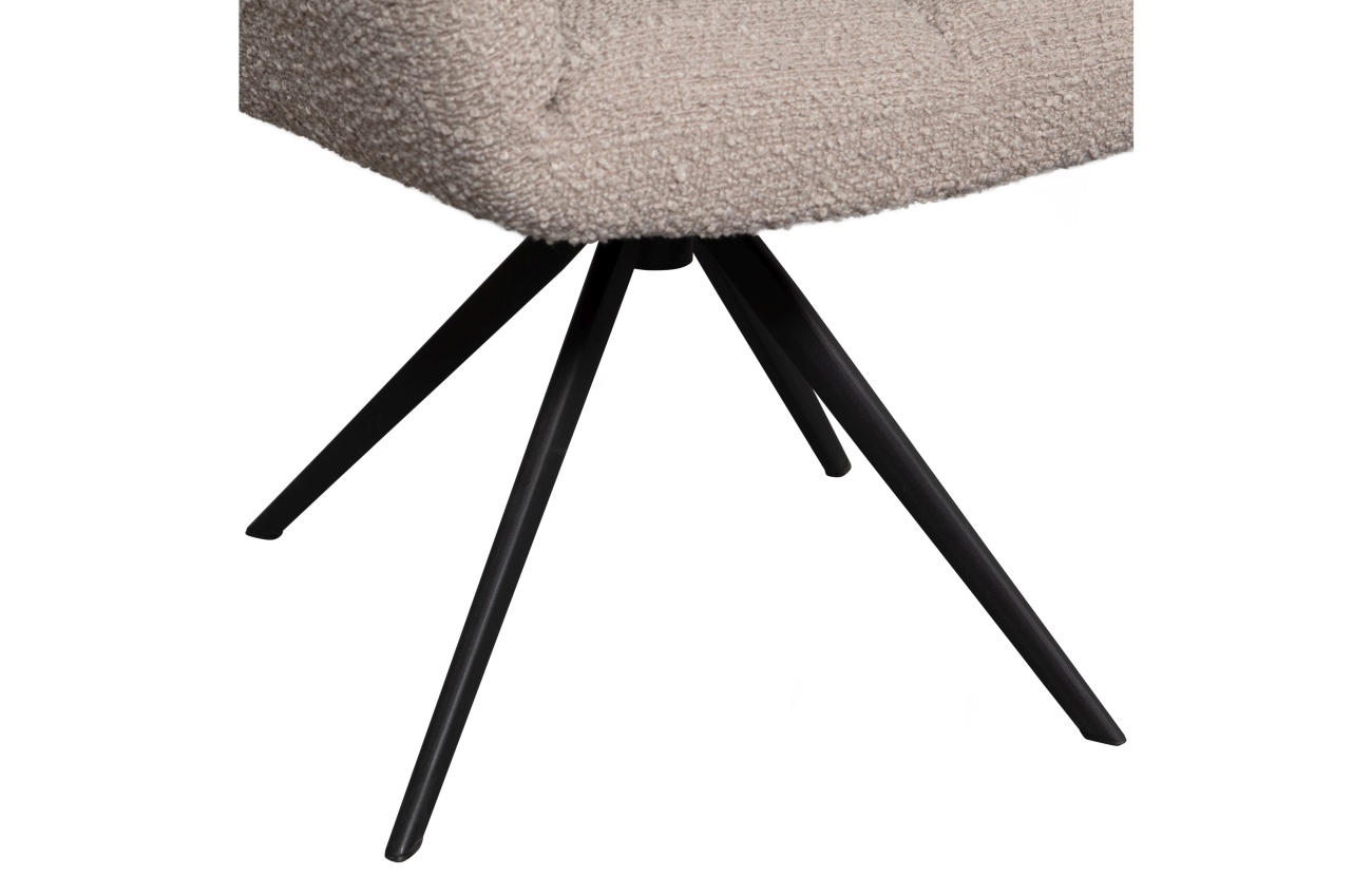 Der Esszimmerstuhl Vinny überzeugt mit seinem modernen Stil. Gefertigt wurde er aus Boucle-Stoff, welcher einen Sand Farbton besitzt. Das Gestell ist aus Metall und hat eine schwarze Farbe. Der Stuhl verfügt über eine Sitzhöhe von 46 cm und ist drehbar.