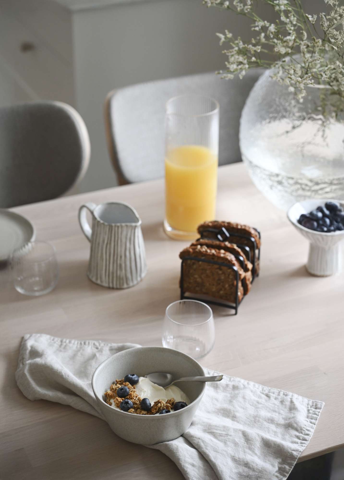 Klapptisch Filippa, 120/165x80cm, Eiche Weiß pigmentiert – stilvoller Blickfang für Ihr Zuhause.