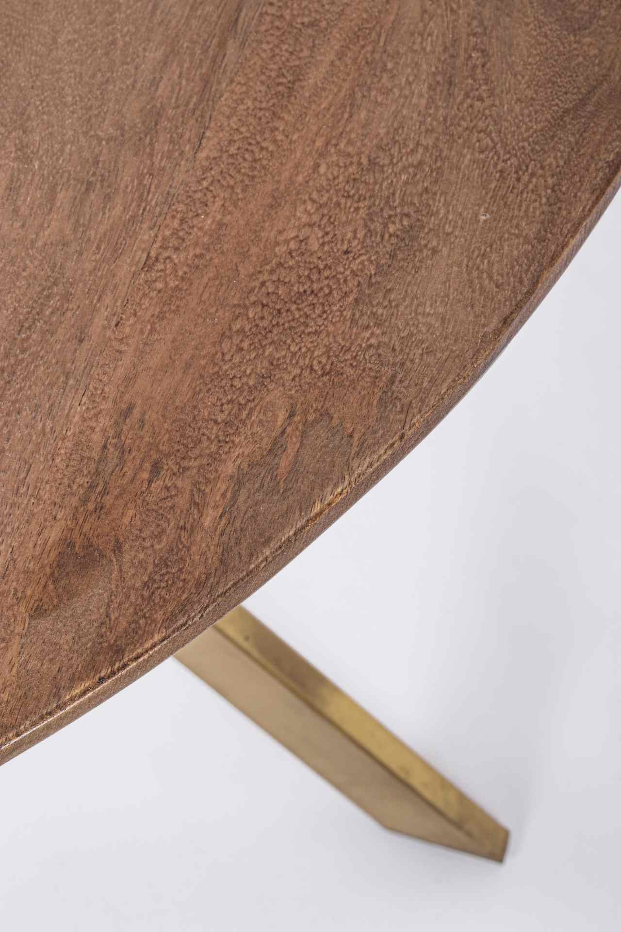 Der Esstisch Sherman überzeugt mit seinem klassischem Design. Gefertigt wurde er aus Mangoholz, welches einen natürlichen Farbton besitzt. Das Gestell ist aus Metall und hat eine goldene Farbe. Das Tisch hat einen Durchmesser von 120 cm.