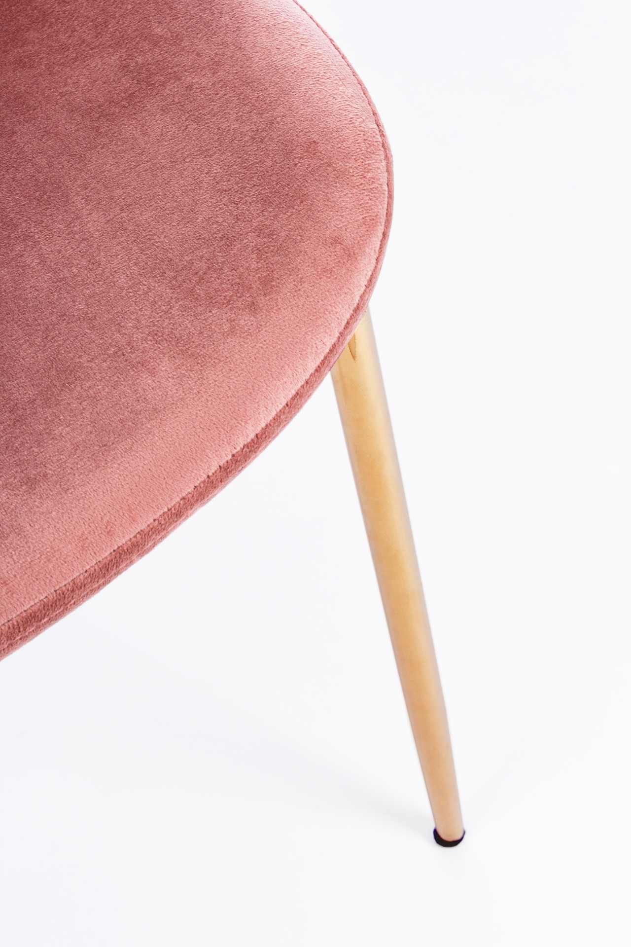 Der Esszimmerstuhl Terry überzeugt mit seinem modernem Design. Gefertigt wurde der Stuhl aus einem Samt-Bezug, welcher einen Rosa Farbton besitzt. Das Gestell ist aus Metall und ist Gold. Die Sitzhöhe beträgt 47 cm.